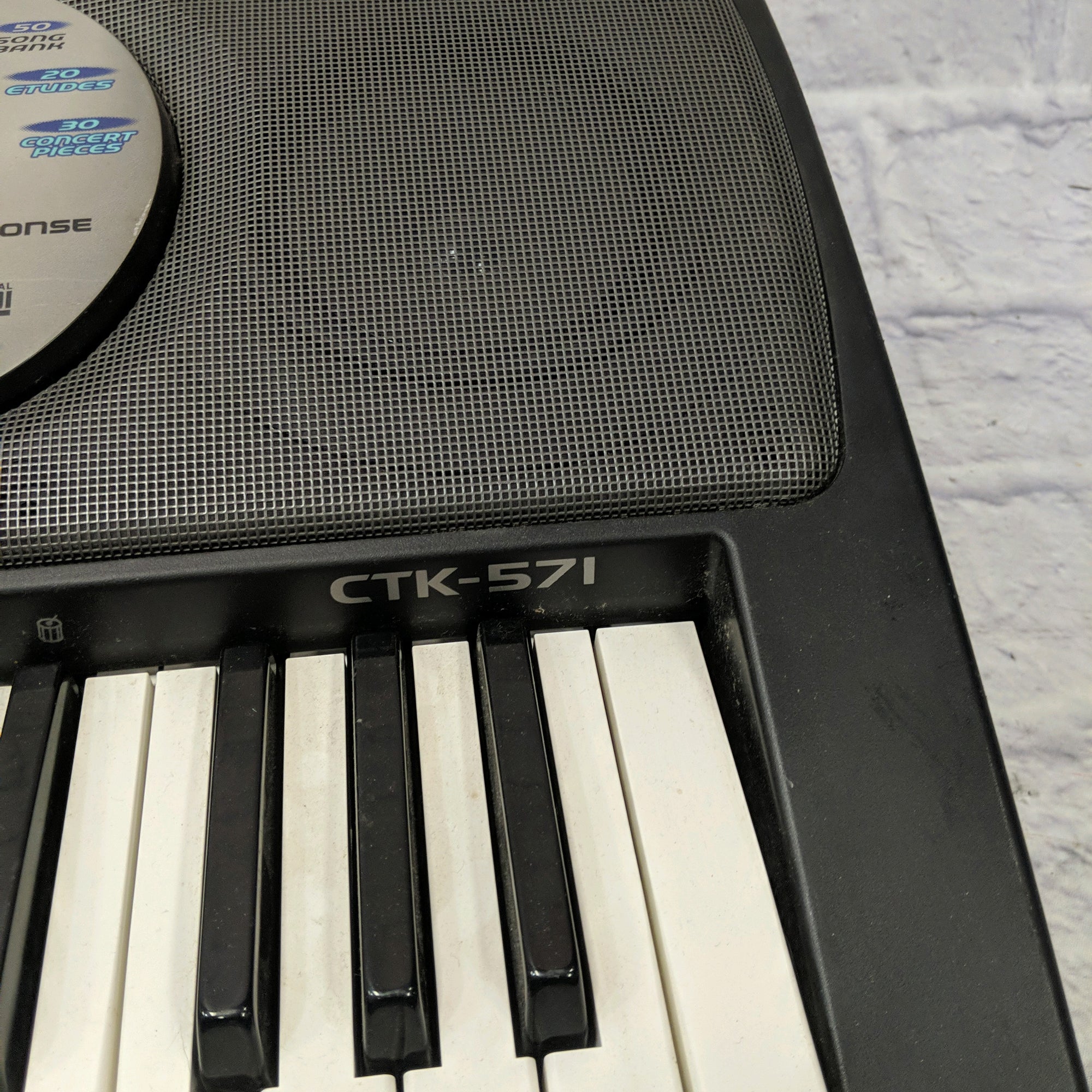 Casio CTK-571 61-Key Electronic Keyboard