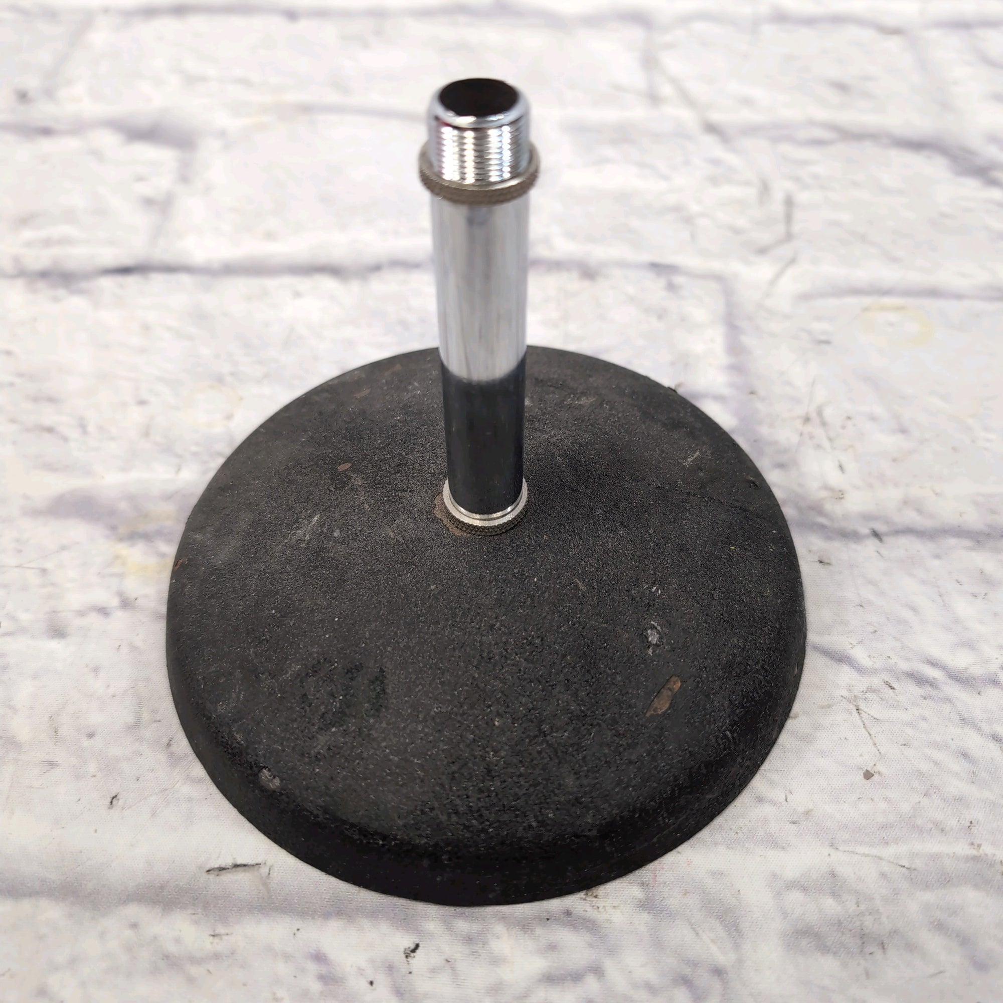 Unknown Desktop Microphone Stand Straight