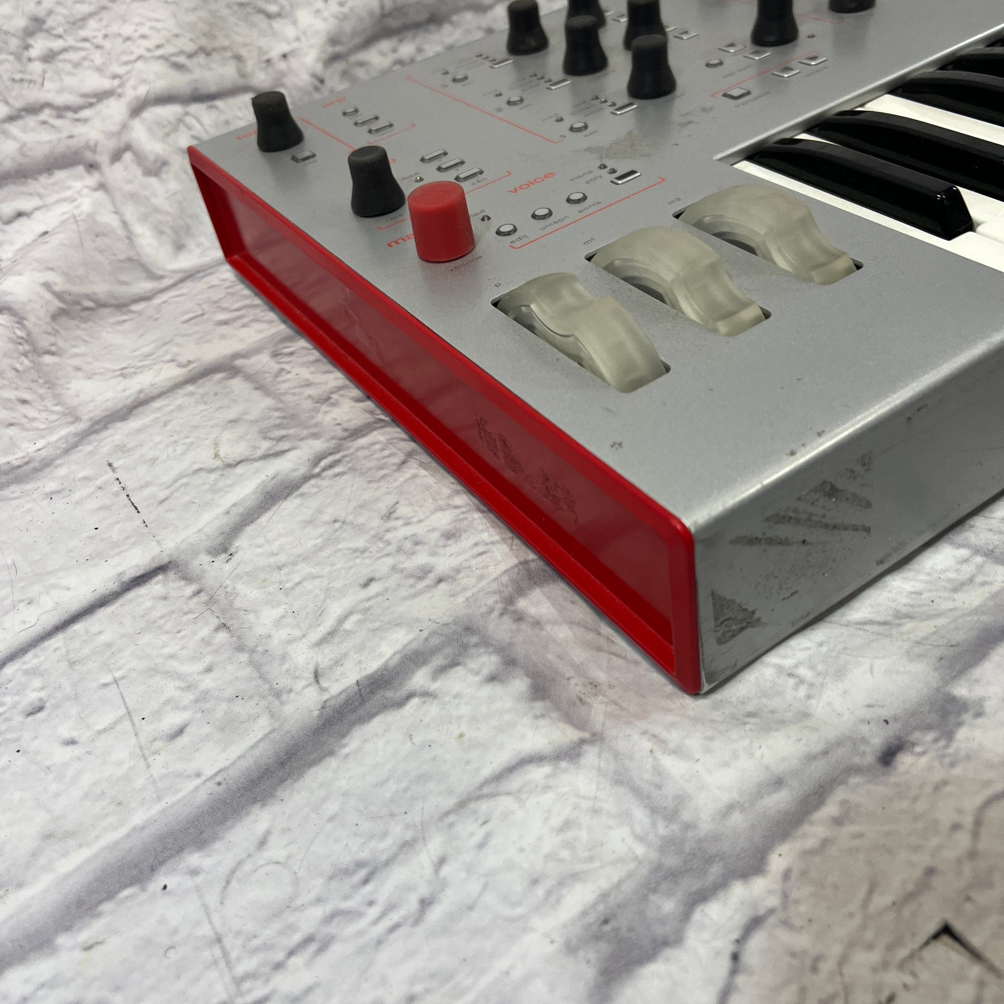 Alesis Ion 49 Key Modeling Synth