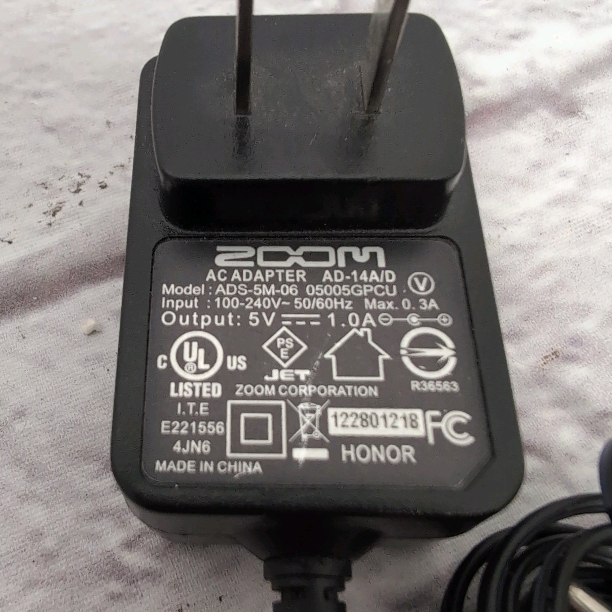 Zoom AD-14A/D 5V DC Center Positive 1A Power Supply