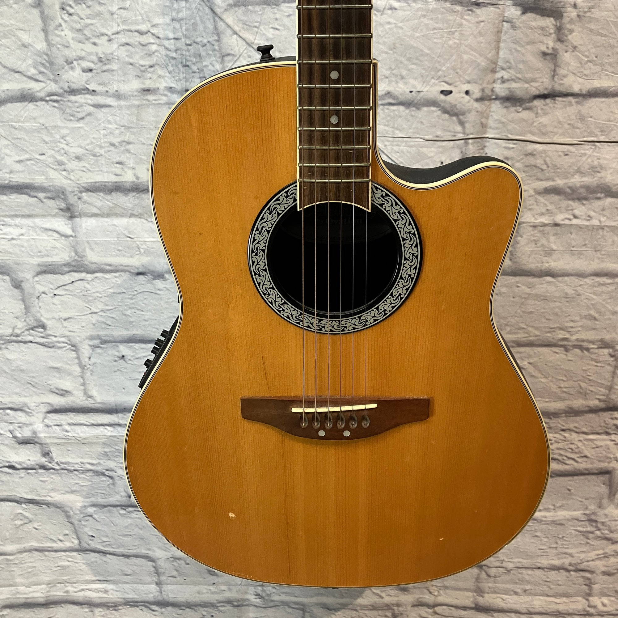 Ovation Celebrity CC057 Acoustic Guitar