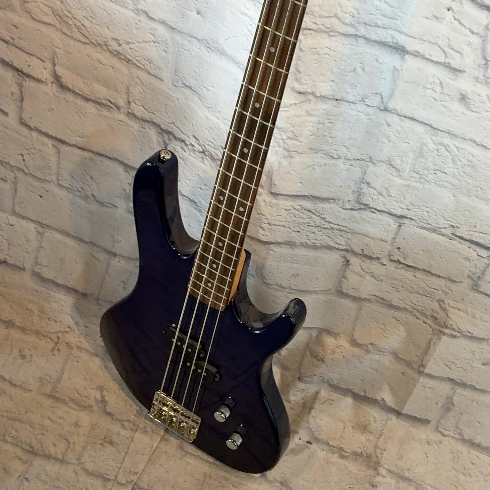 Washburn  XB-100   4 String Bass Guitar