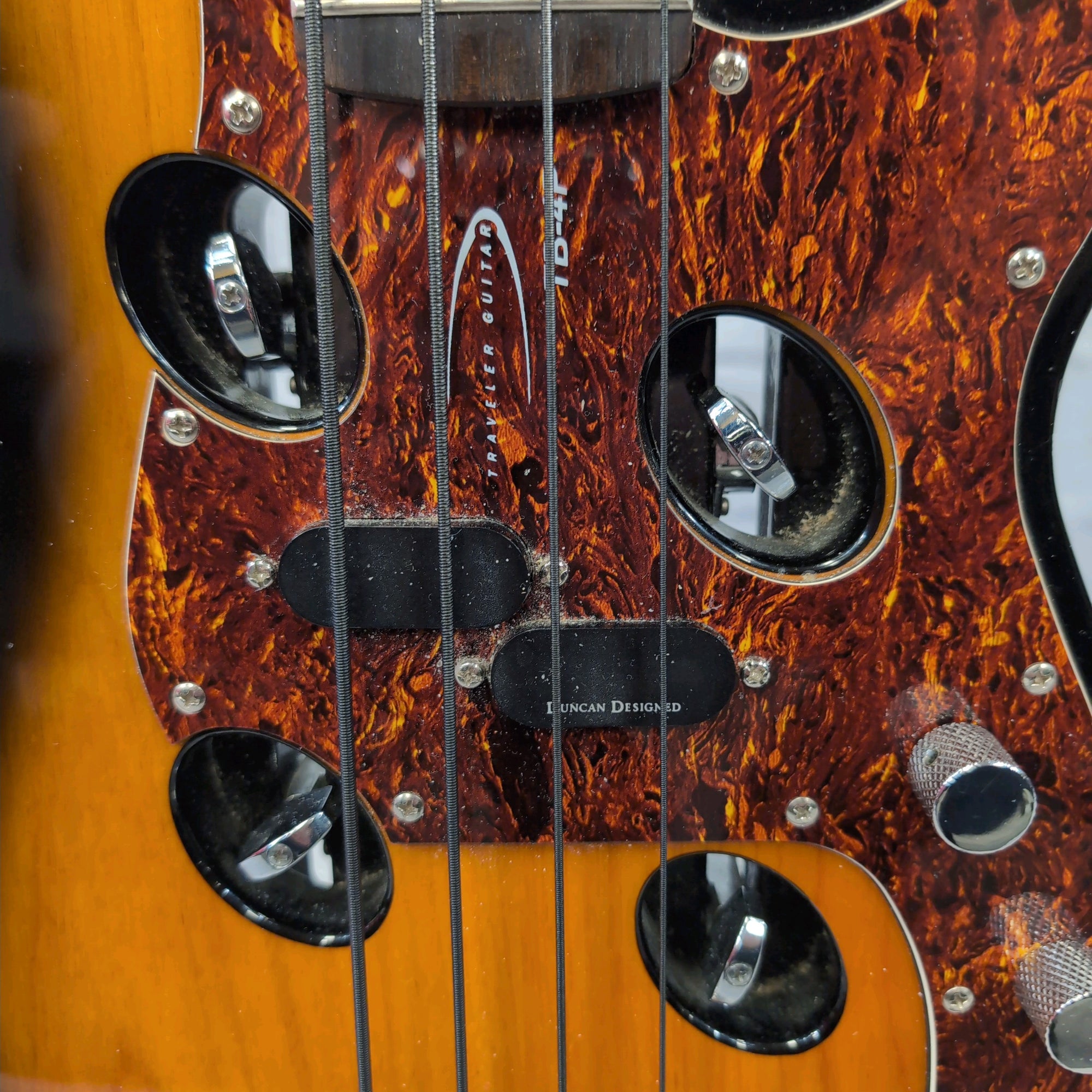 Traveler TB-4P Sunburst Bass Travel Guitar