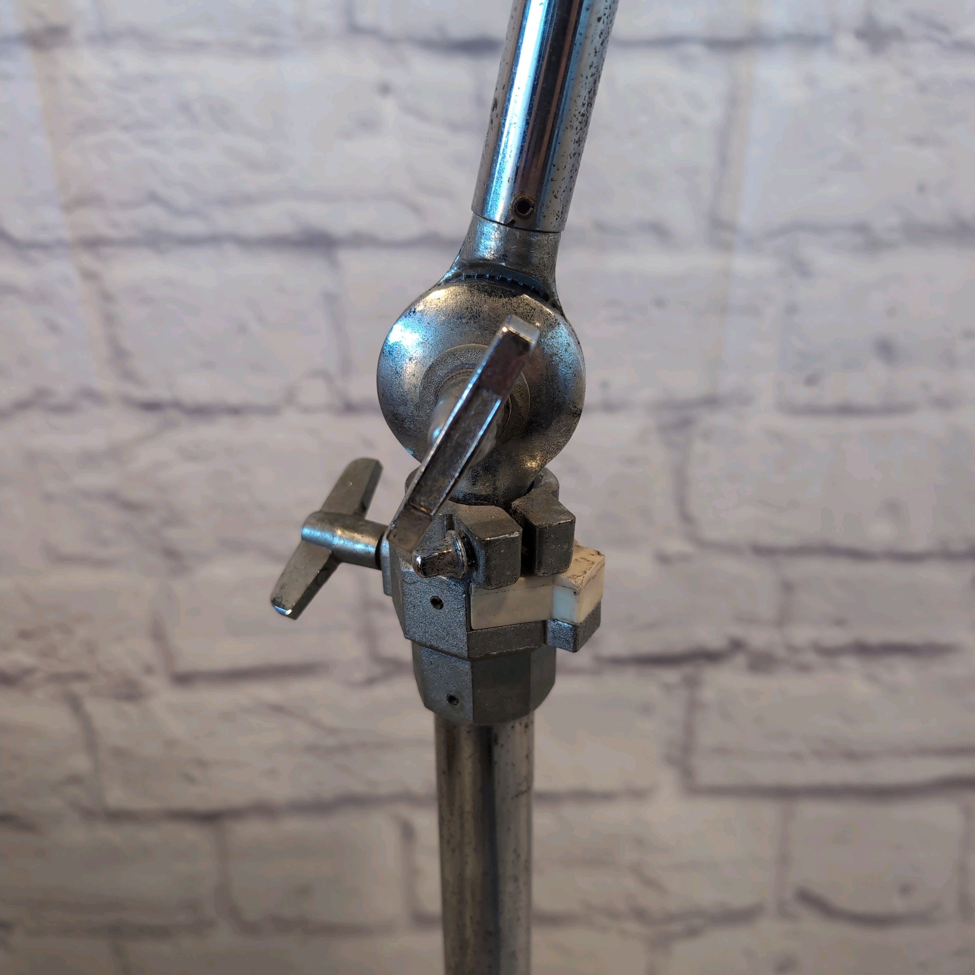 Unknown Double Bongo Stand