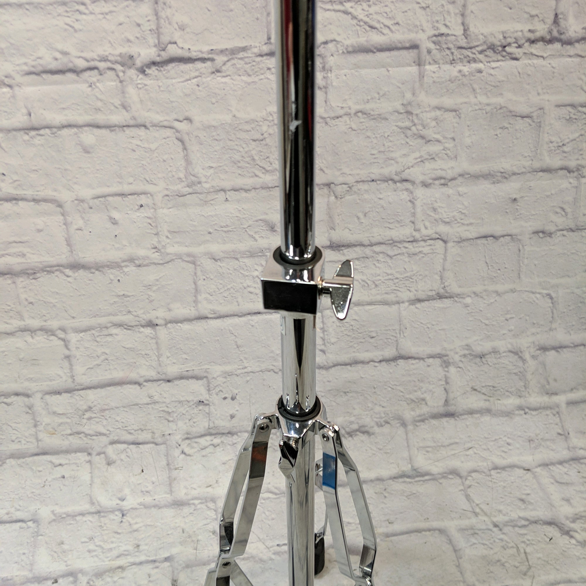 Simmons Pad Stand