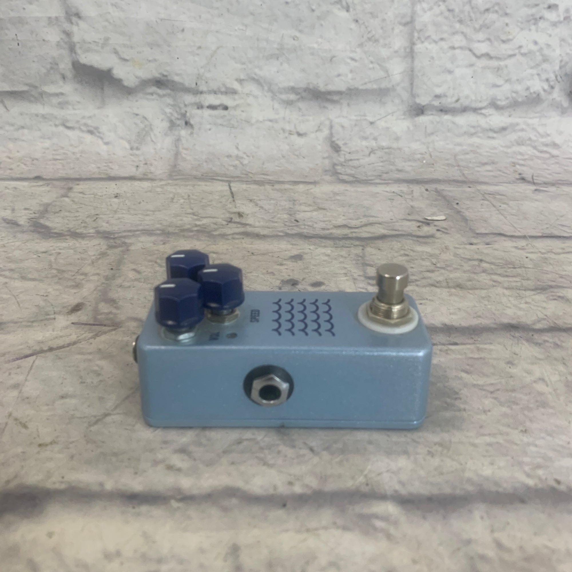 jhs pedals tidewater tremolo JHS Tidewater Tremolo V2 (Preamp) Modulation Pedal