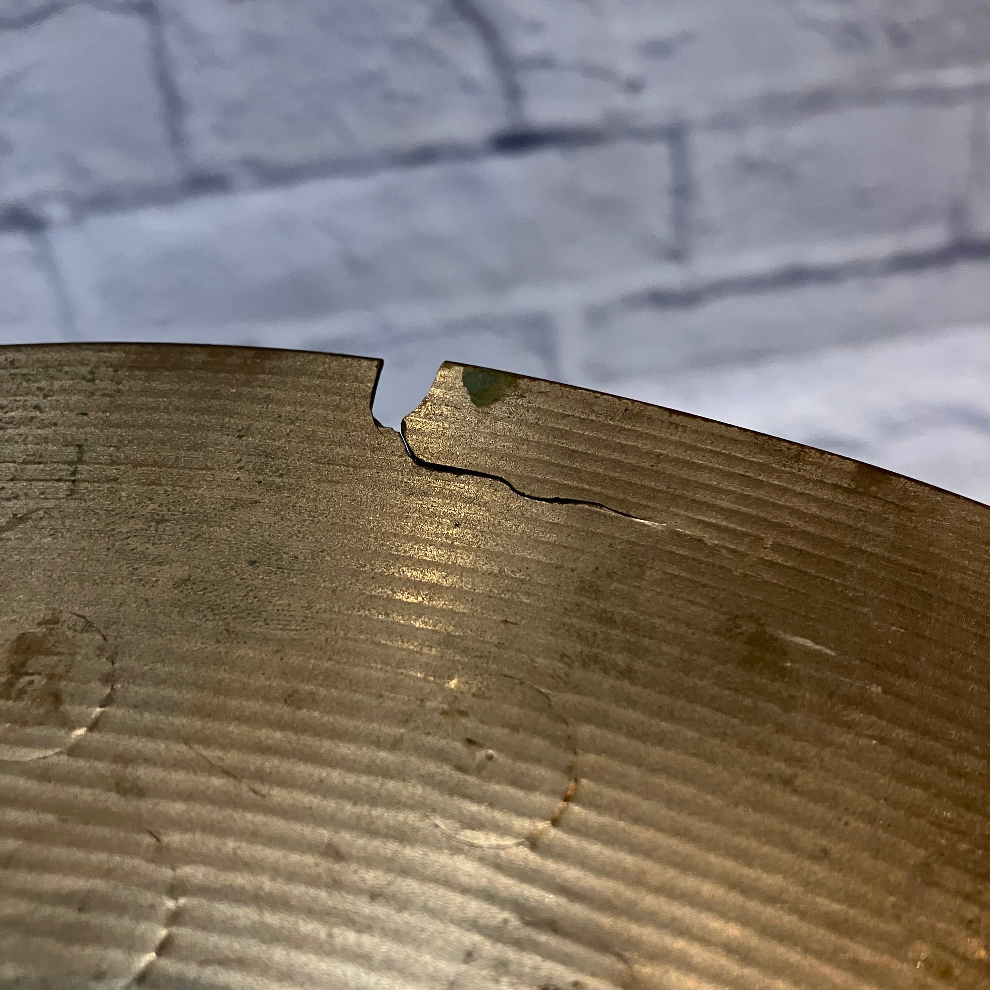 Zildjian ZBT Plus 16" Medium Thin Crash Cymbal CRACKED