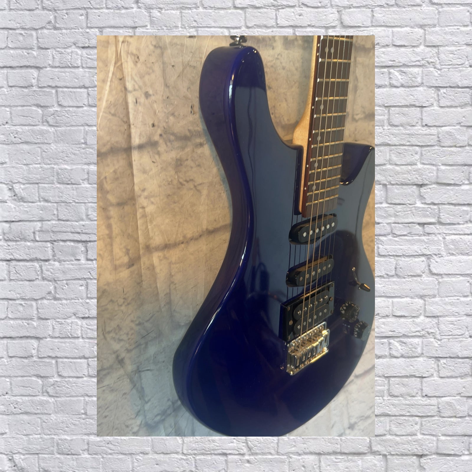 Washburn BT-4 Maverick Series Electric Guitar