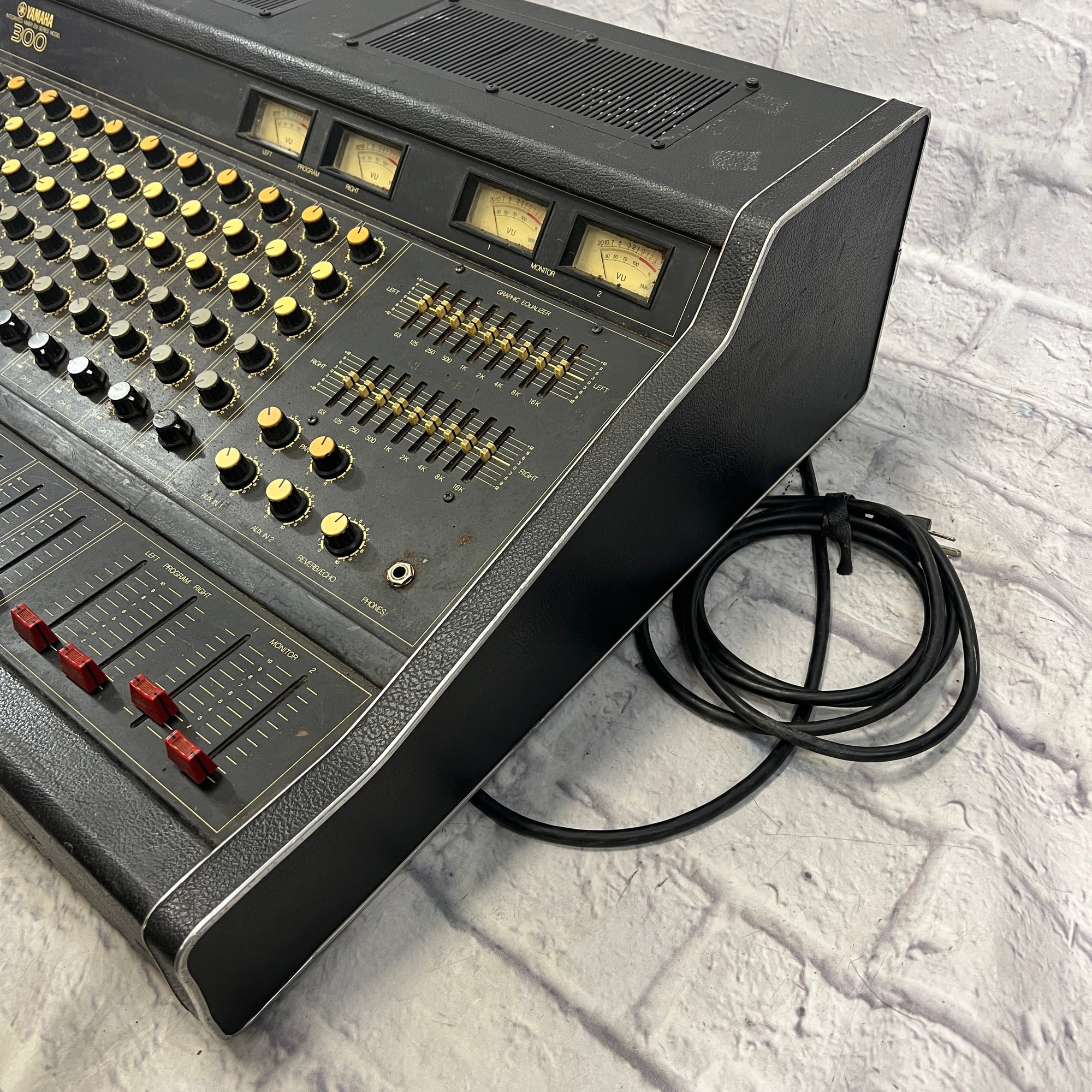 Yamaha EM-300B 12 Channel Vintage Mixer - Evolution Music