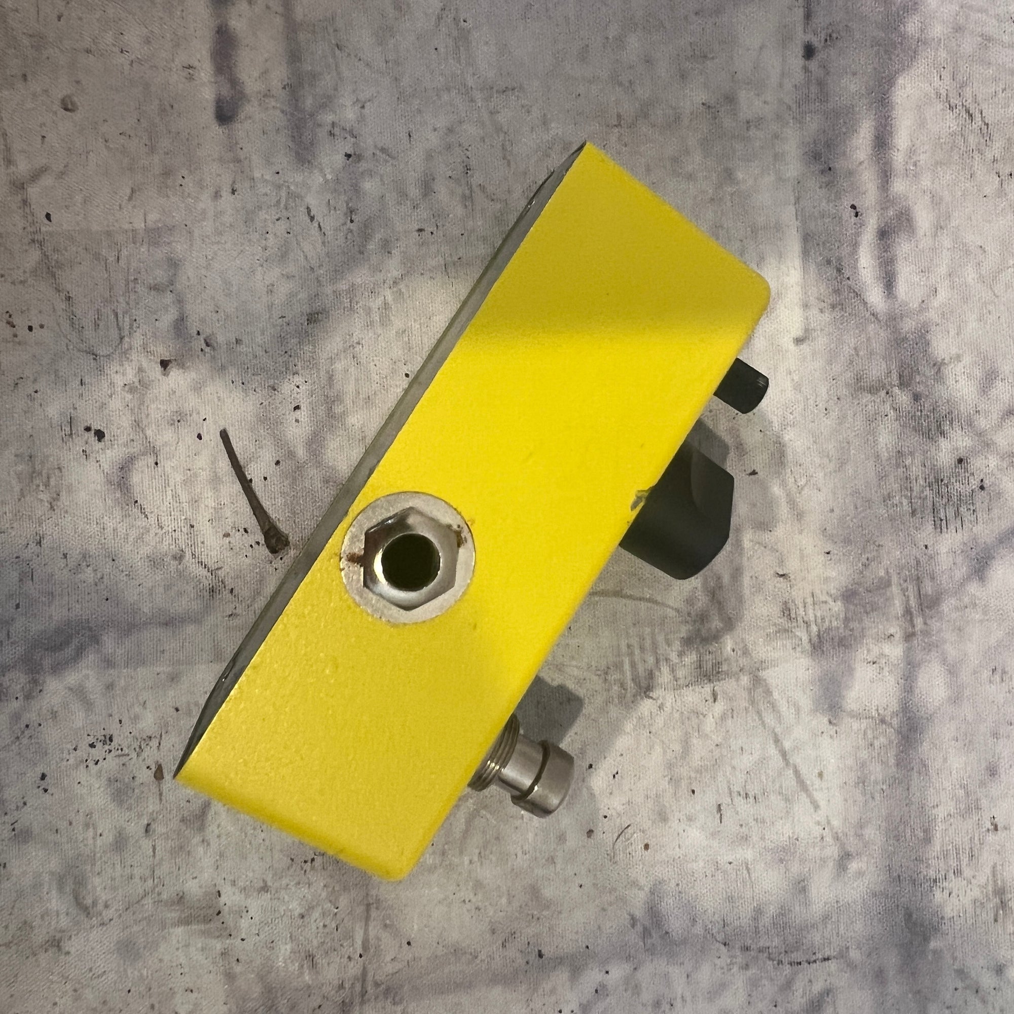 Donner Yellow Fall Delay Pedal