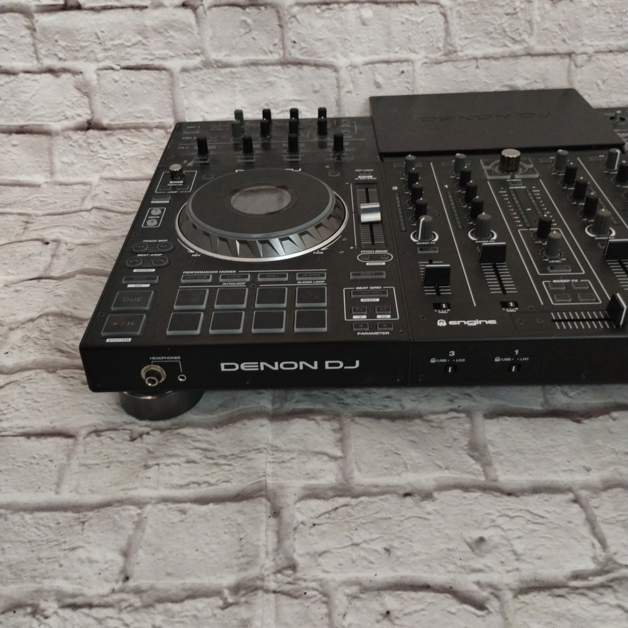 Denon DJ Prime 4 Turntable With Case