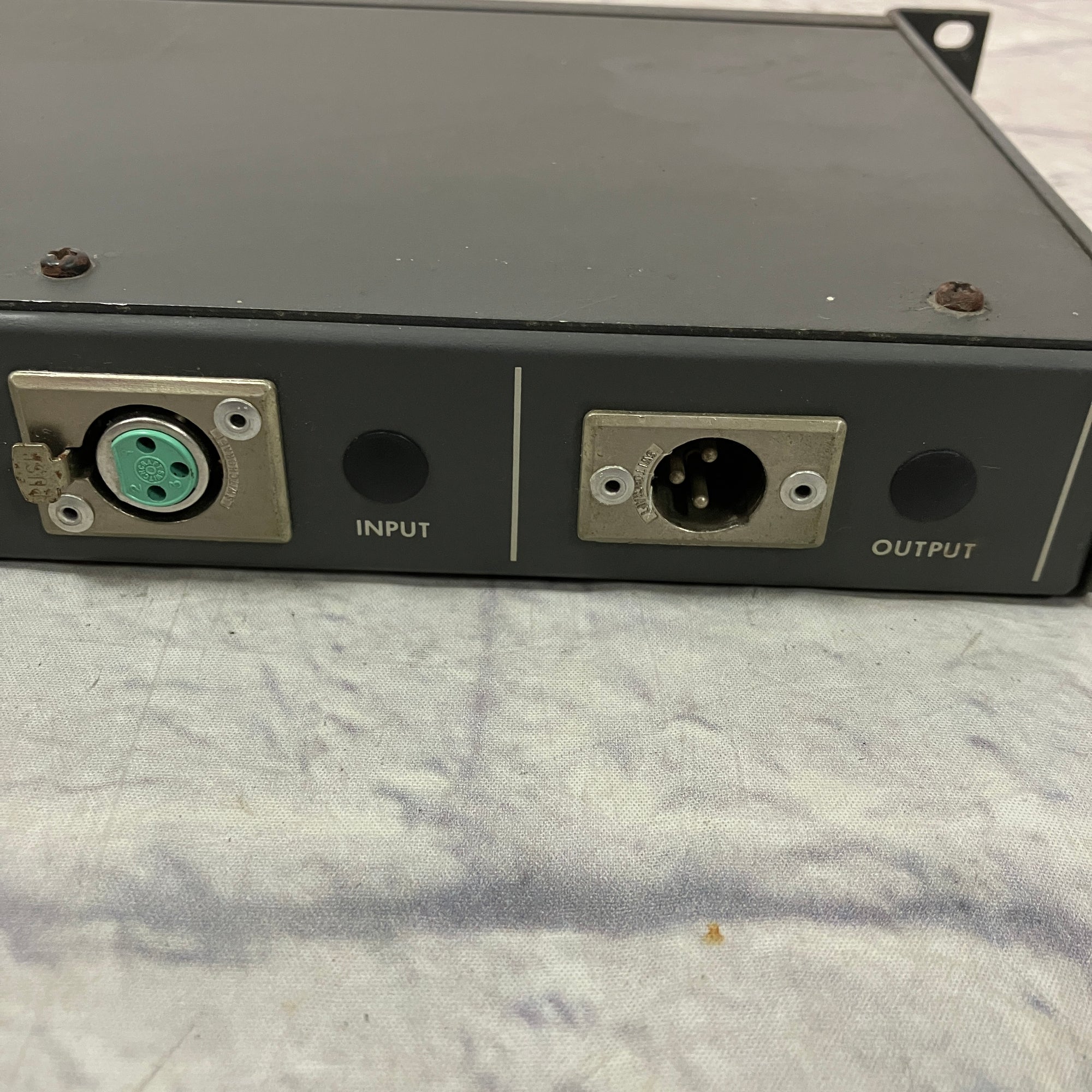Symetrix CL-100 Rack Compressor