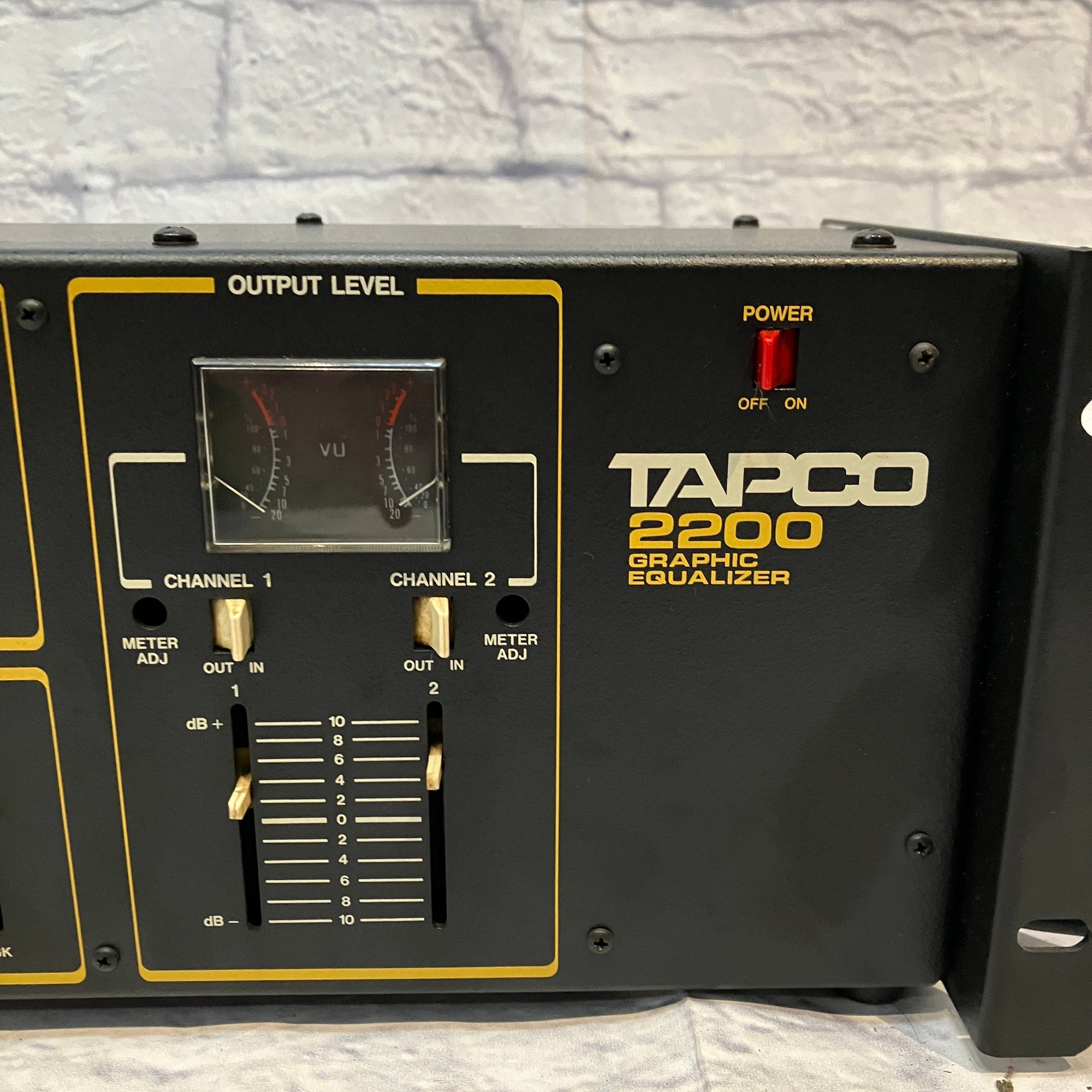 Tapco 2200 Graphic Equalizer Rack EQ