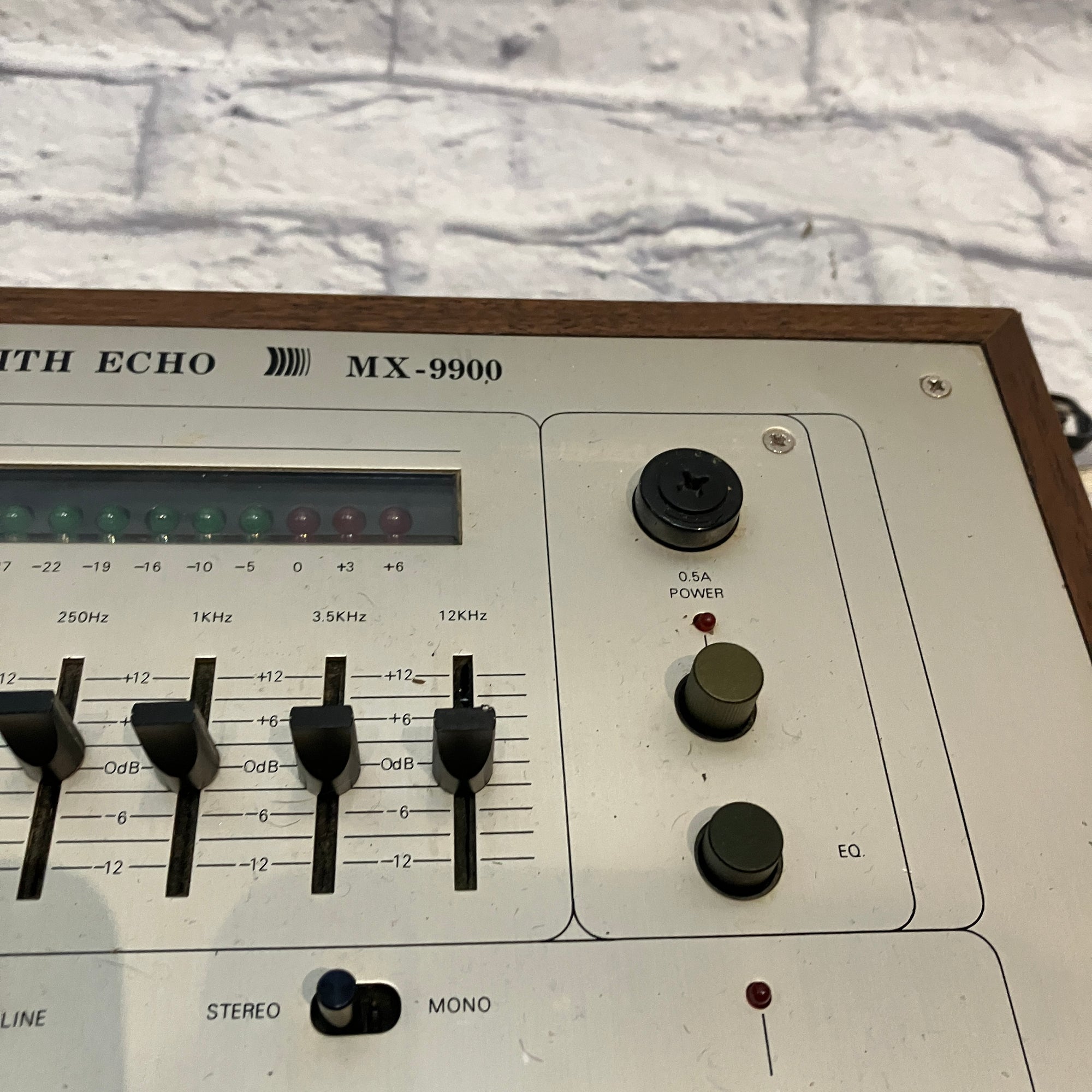 Gemini MX-9900 Stereo Equalizer Mixer with Echo