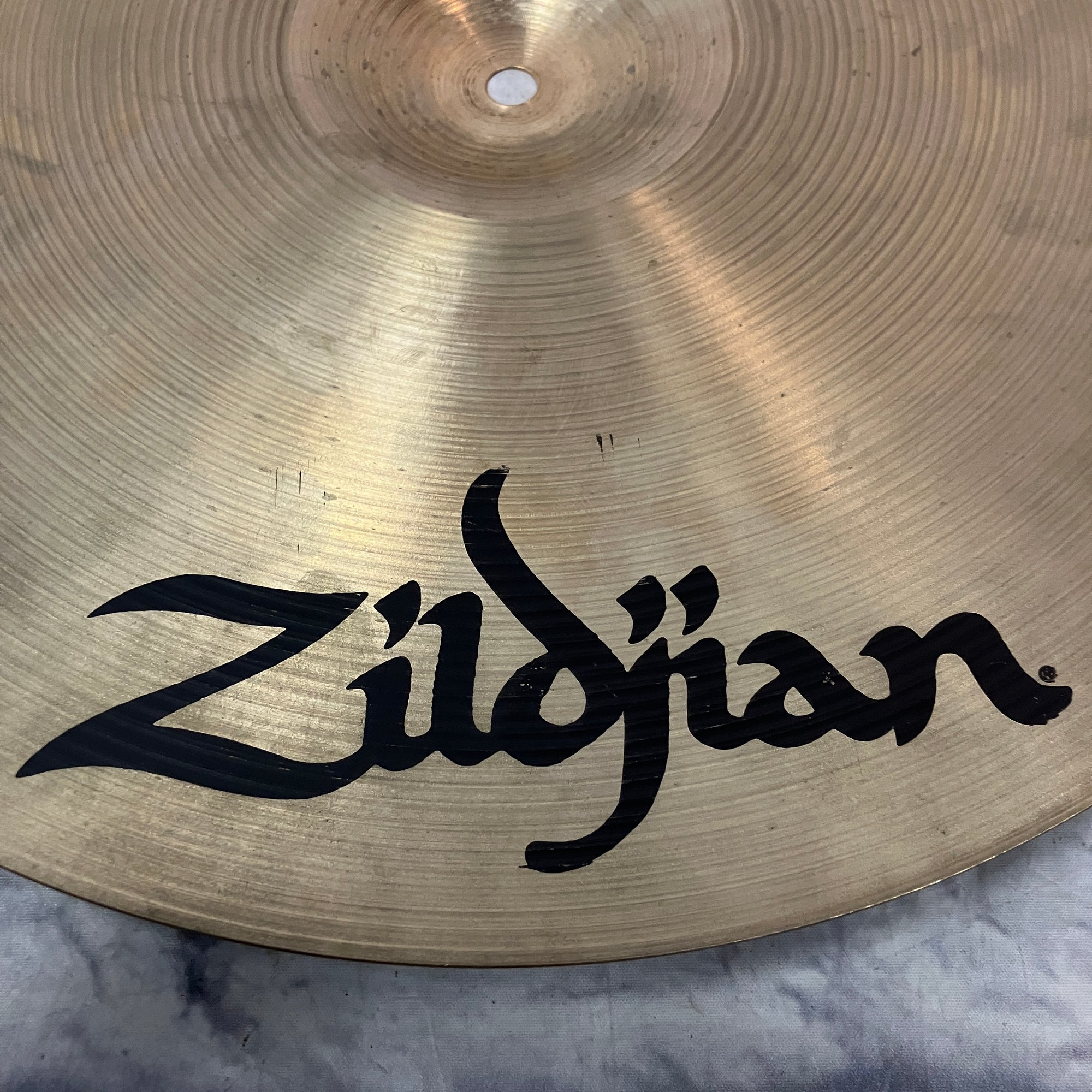 Zildjian 17 Avedis Medium Thin Crash Cymbal