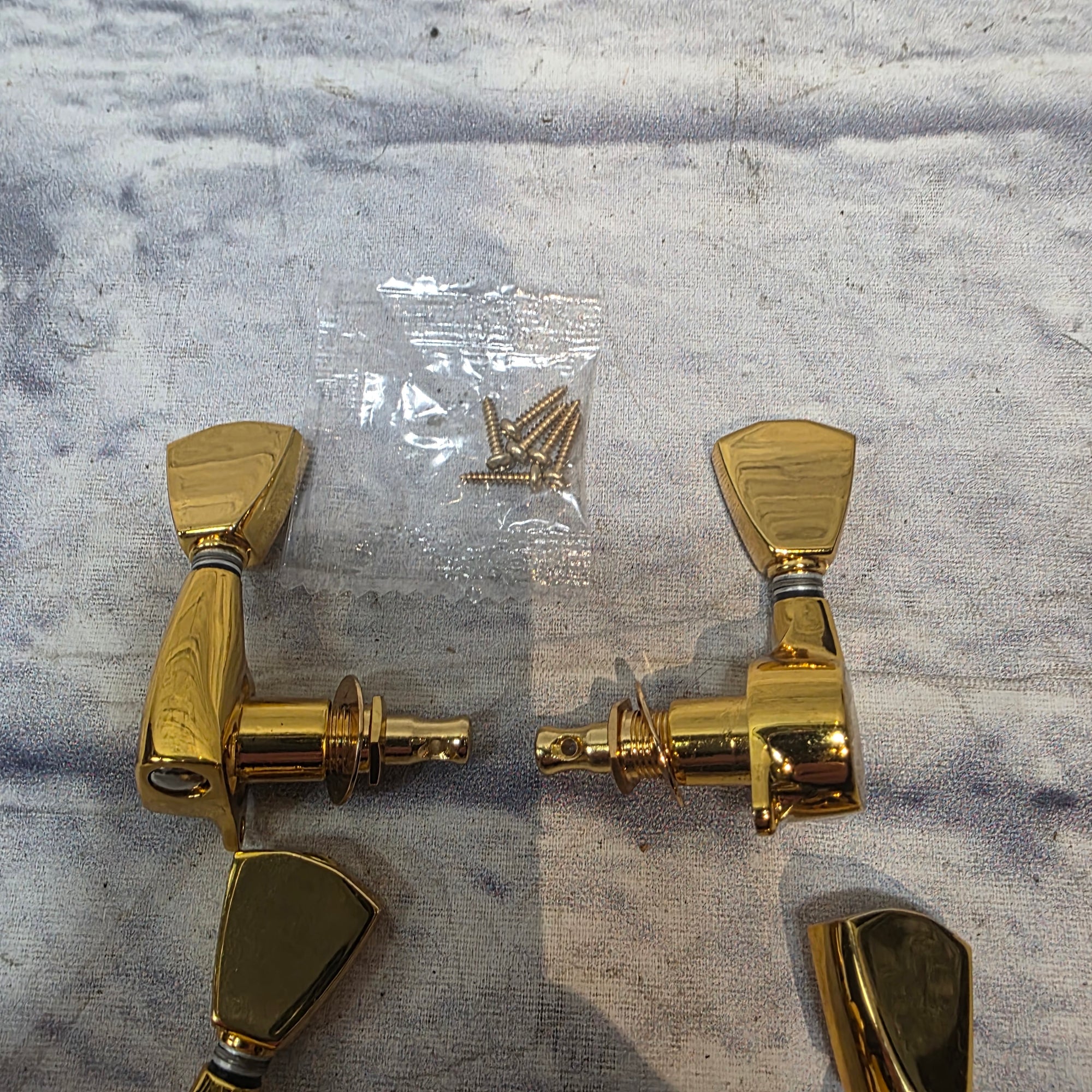 Guyker Professional Gold Tuning Machines 1.21 Ratio (6 Count) Tuners