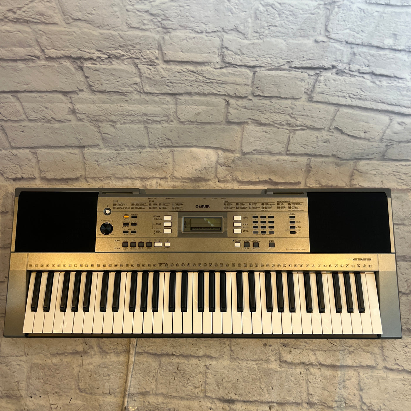 Yamaha PSR-E353 61-Key Electronic Keyboard