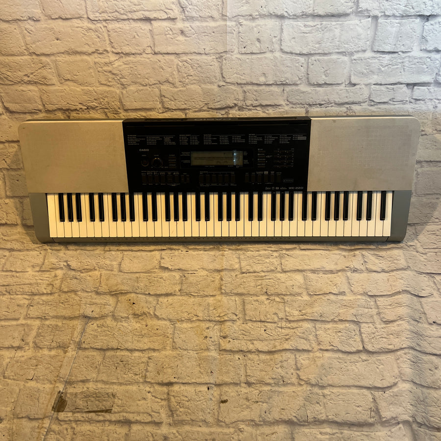 Casio WK-220 61-Key Electronic Keyboard / Organ