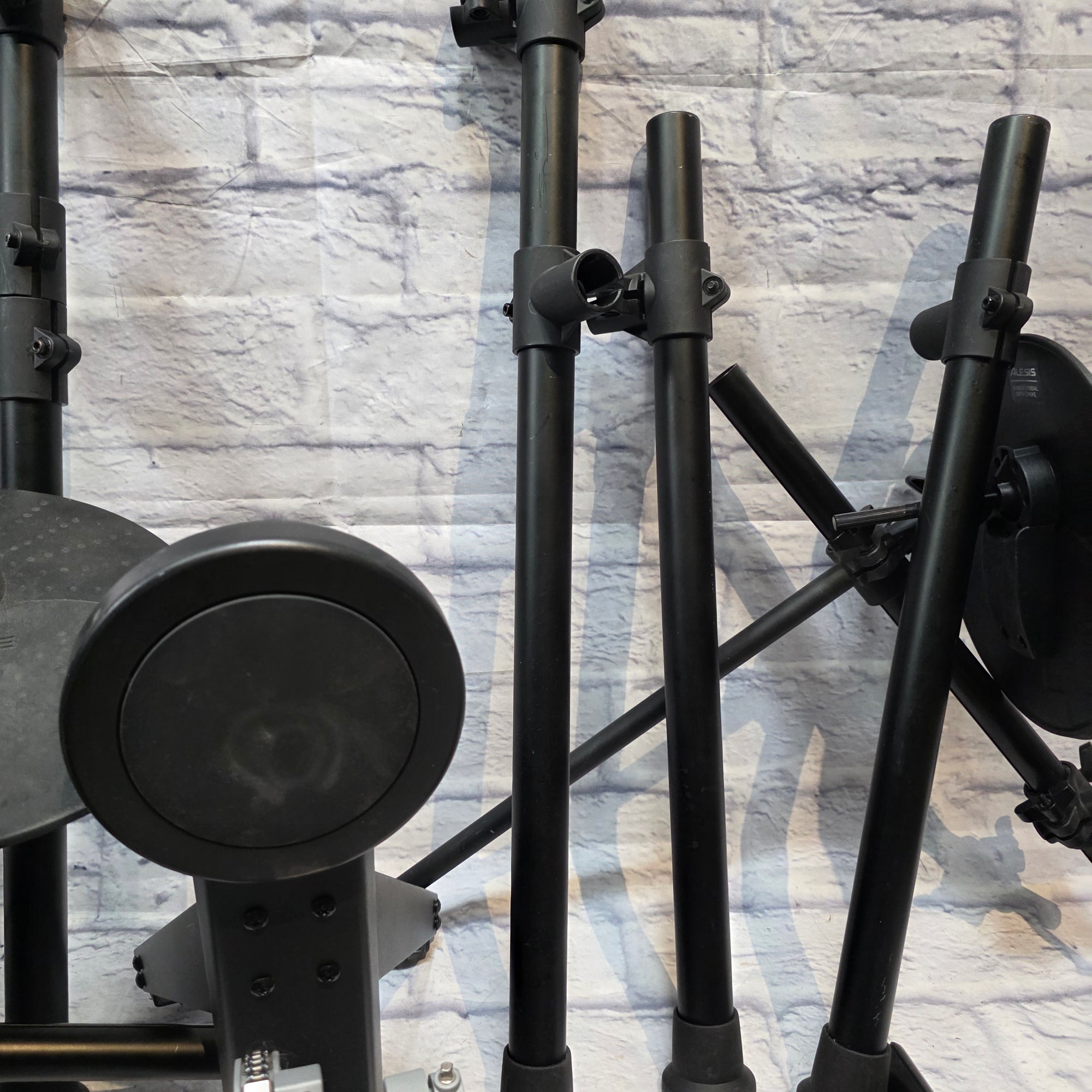 Alesis Nitro Mesh Kit Electronic Drum Set 2010s - Black Electric Drum Kit