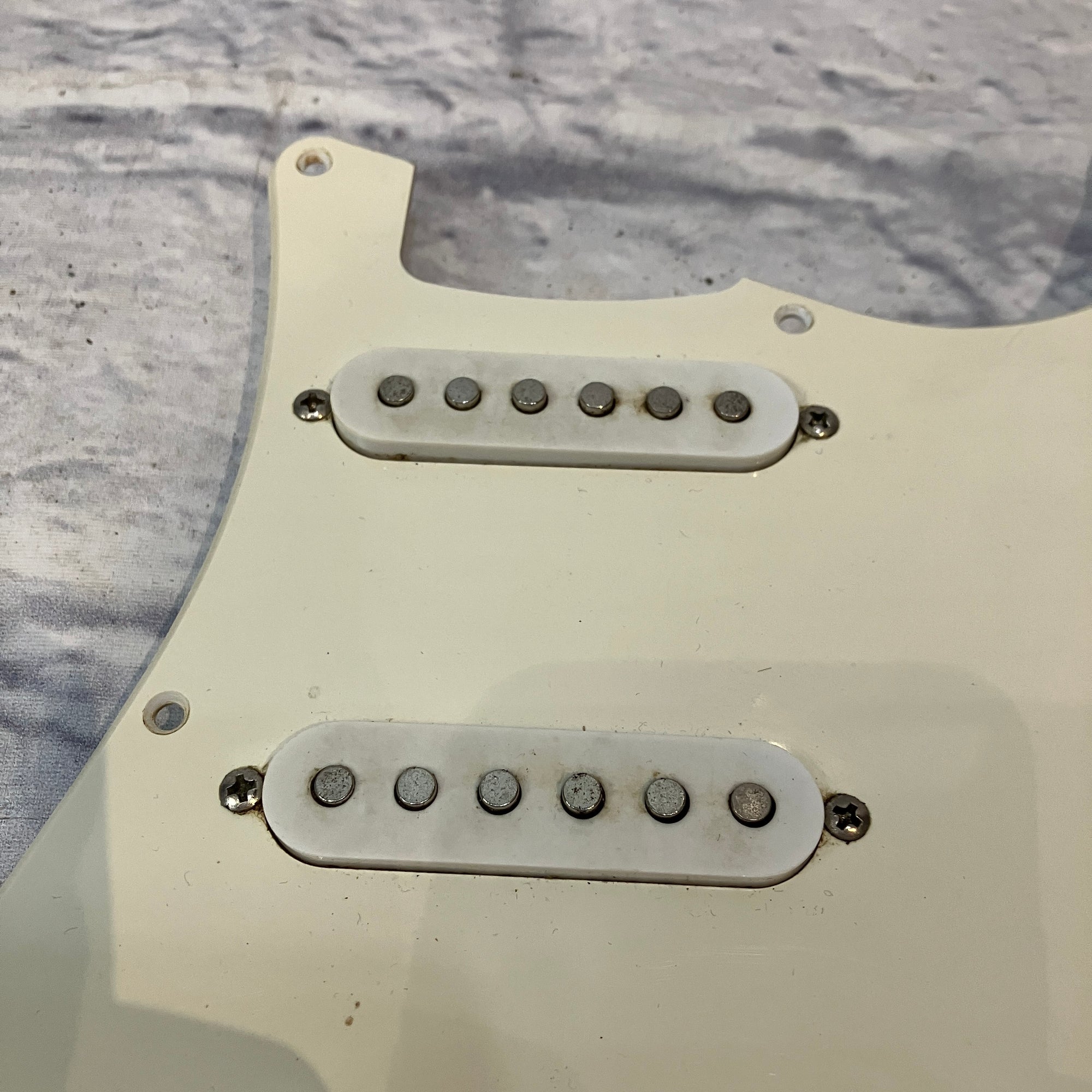 Unknown Loaded Strat Pickguard - Offwhite