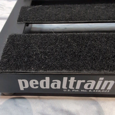 Pedaltrain Metro 16 Pedal Board with hard case