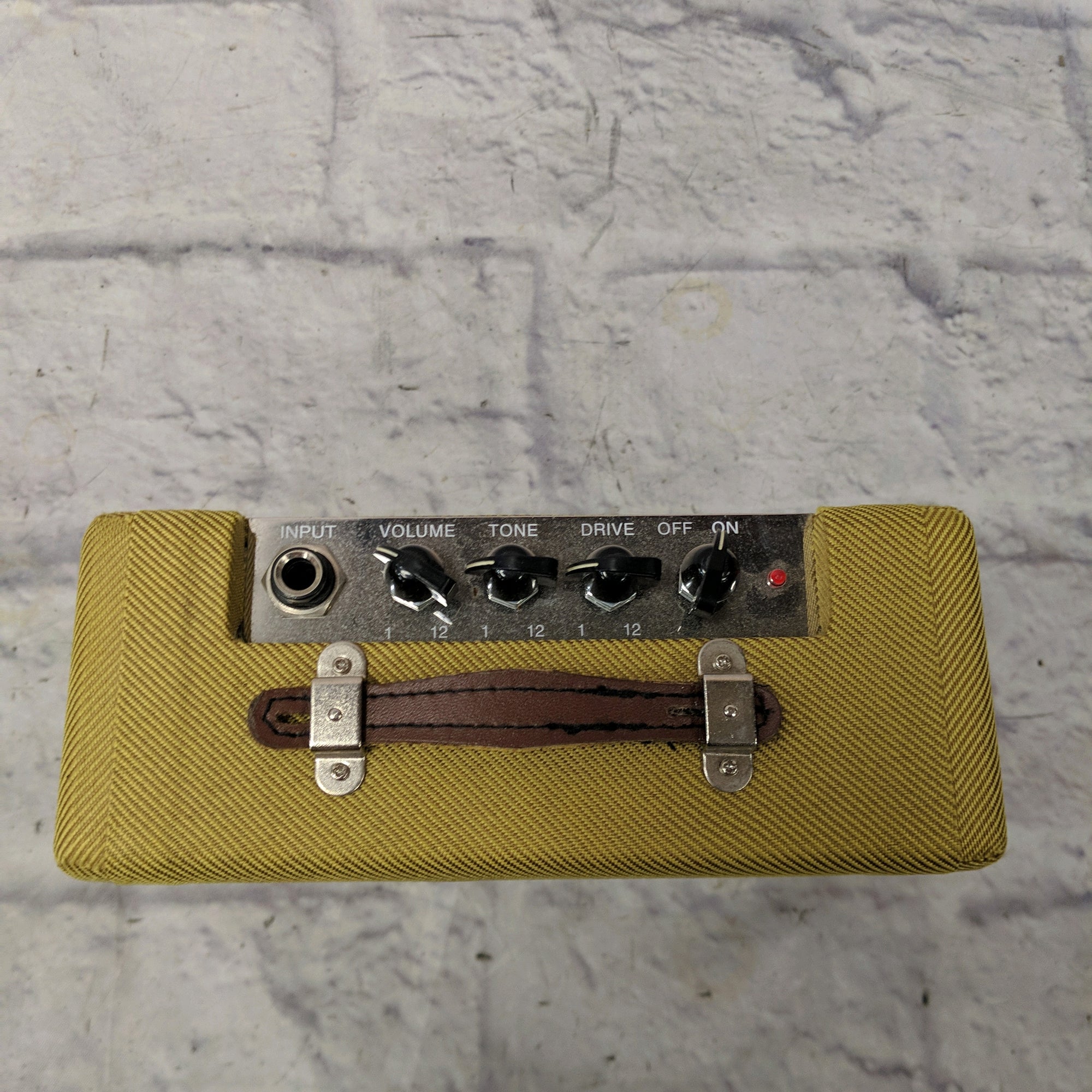 Fender Mini 57 Twin Amp null