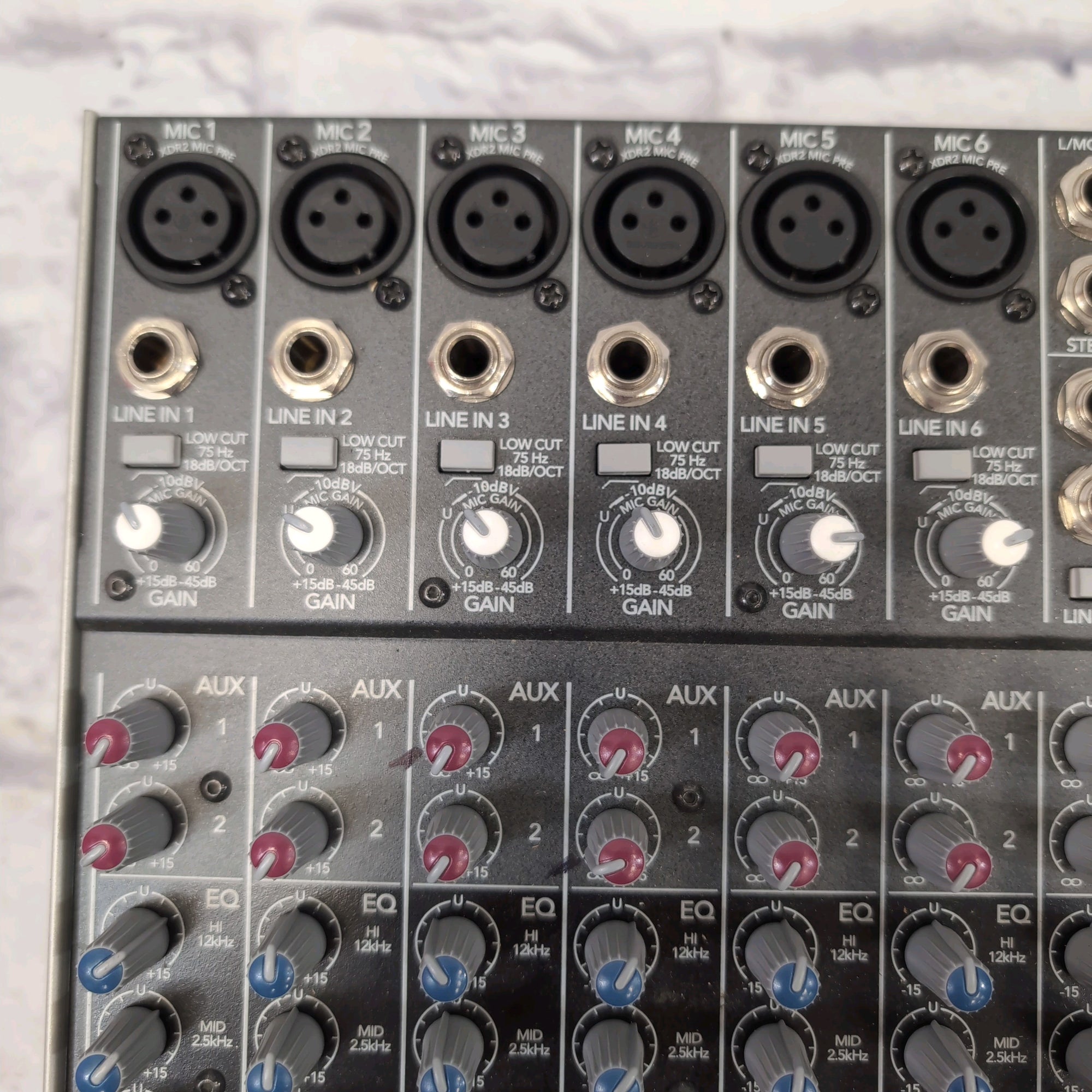 Mackie 1402-VLZ Pro 14-Channel Mic/Line Mixer