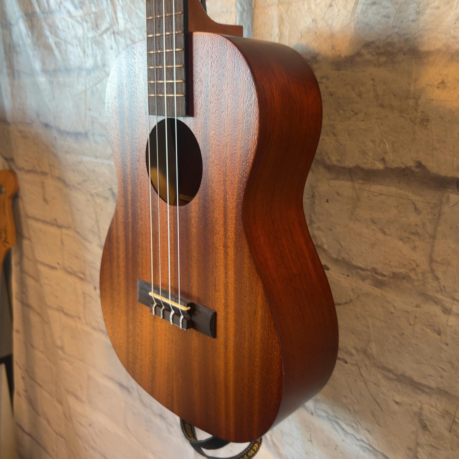 Makala MK-B Baritone Ukulele with Gig Bag Ukuleles