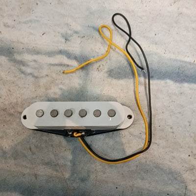 Unknown Single Coil Strat Middle Pickup