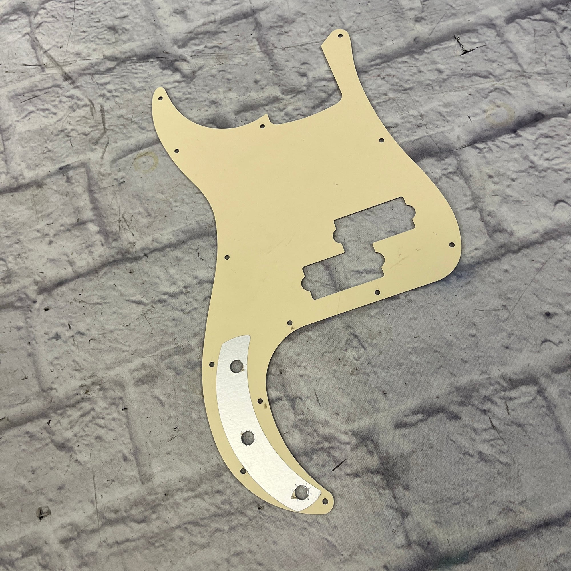 Unknown Cream Pearl P-Bass Pickguard