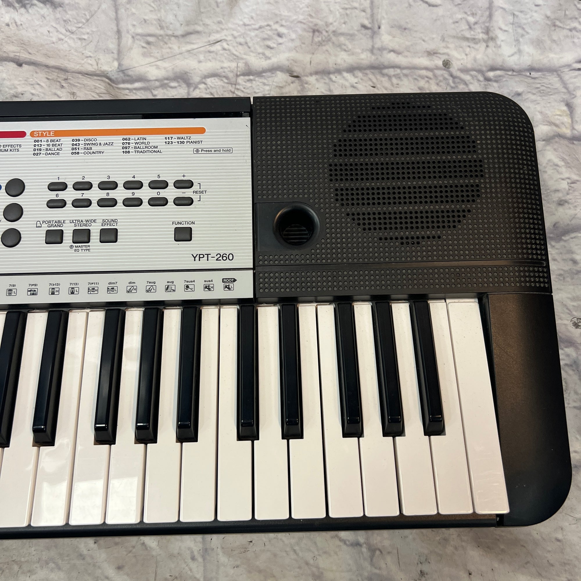 Yamaha YPT-260 61-Key Electronic Keyboard