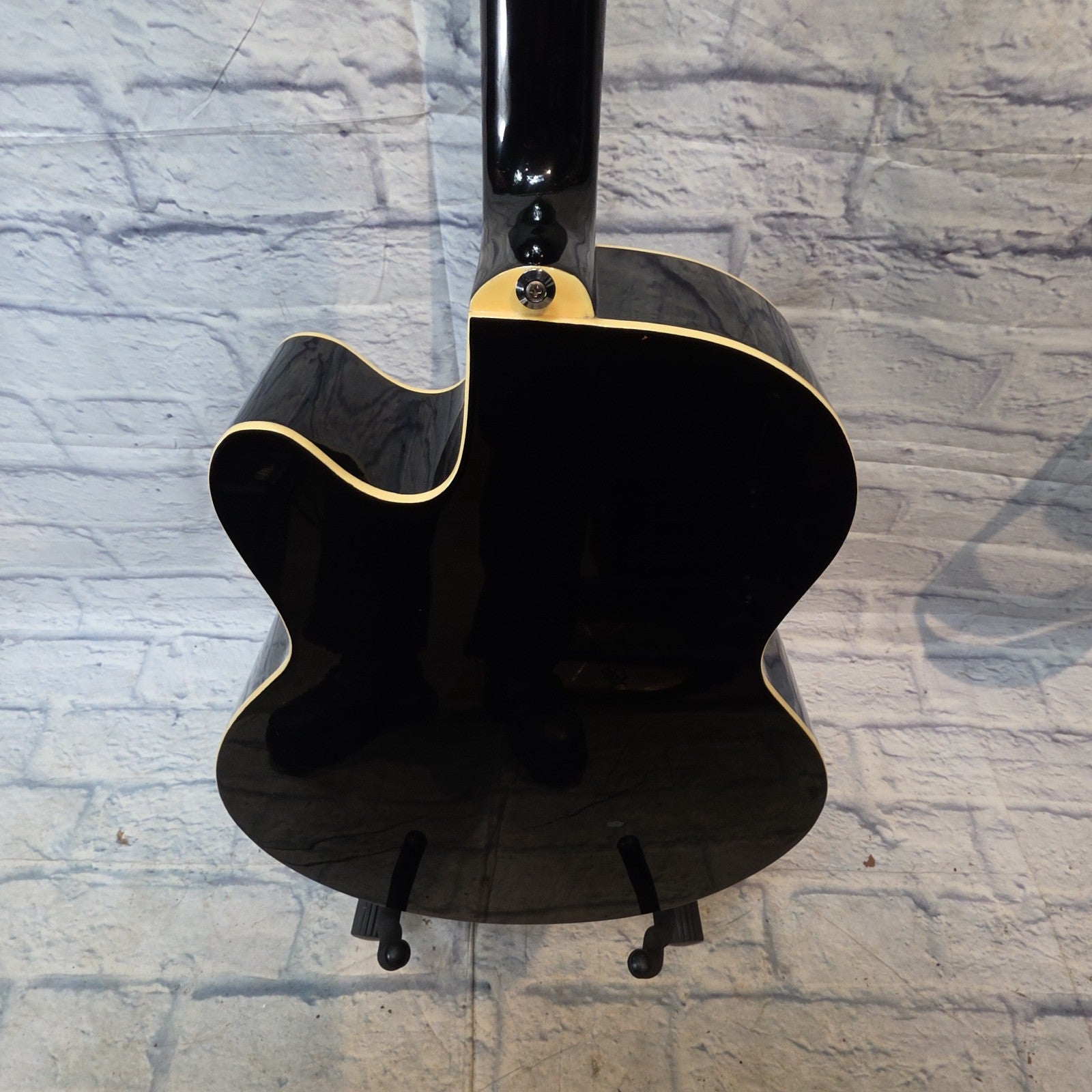 Ibanez AEB5E-BK ( Green Strings)  Acoustic Bass