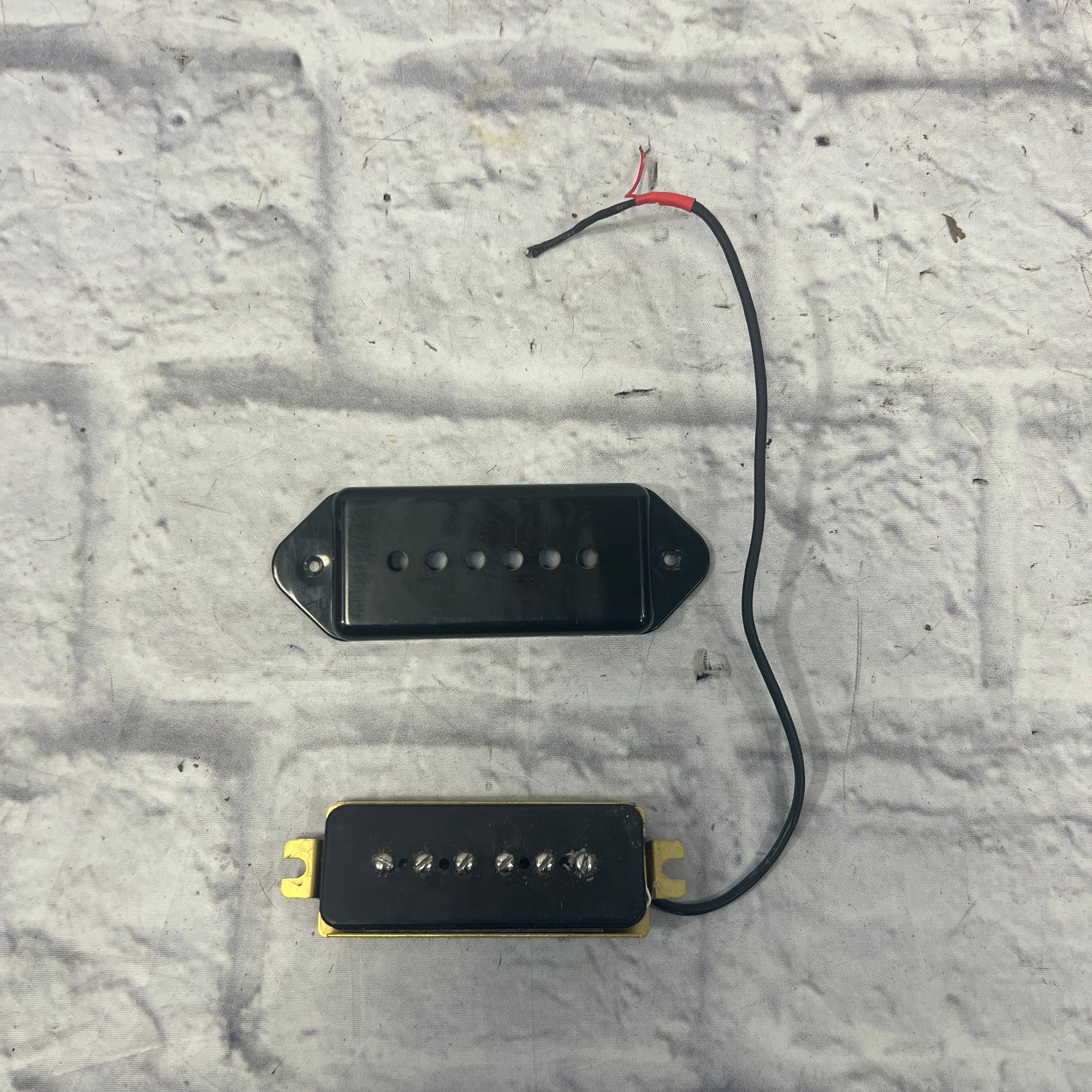 Artec Dog Ear P90 Pickup 7.3k with Black Cover