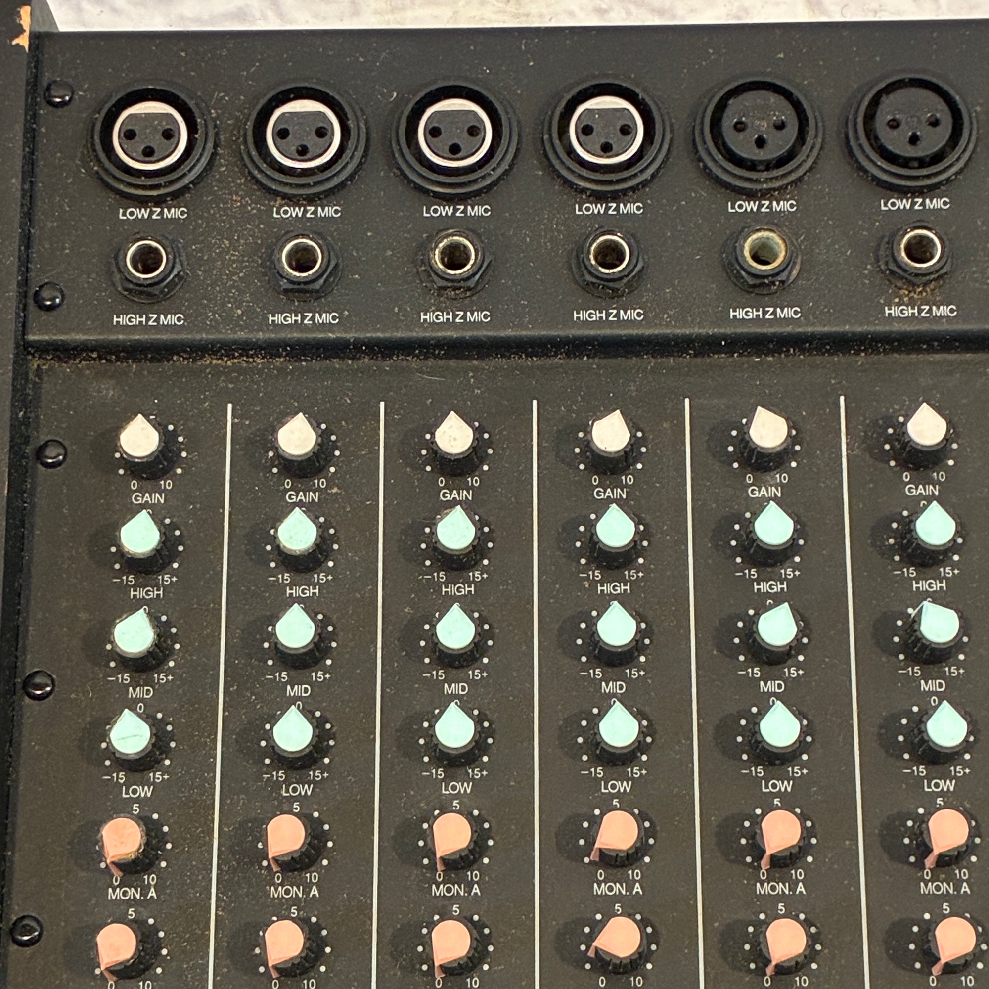 Peavey Unity 2000 12 Channel Mixer with Case Mixer