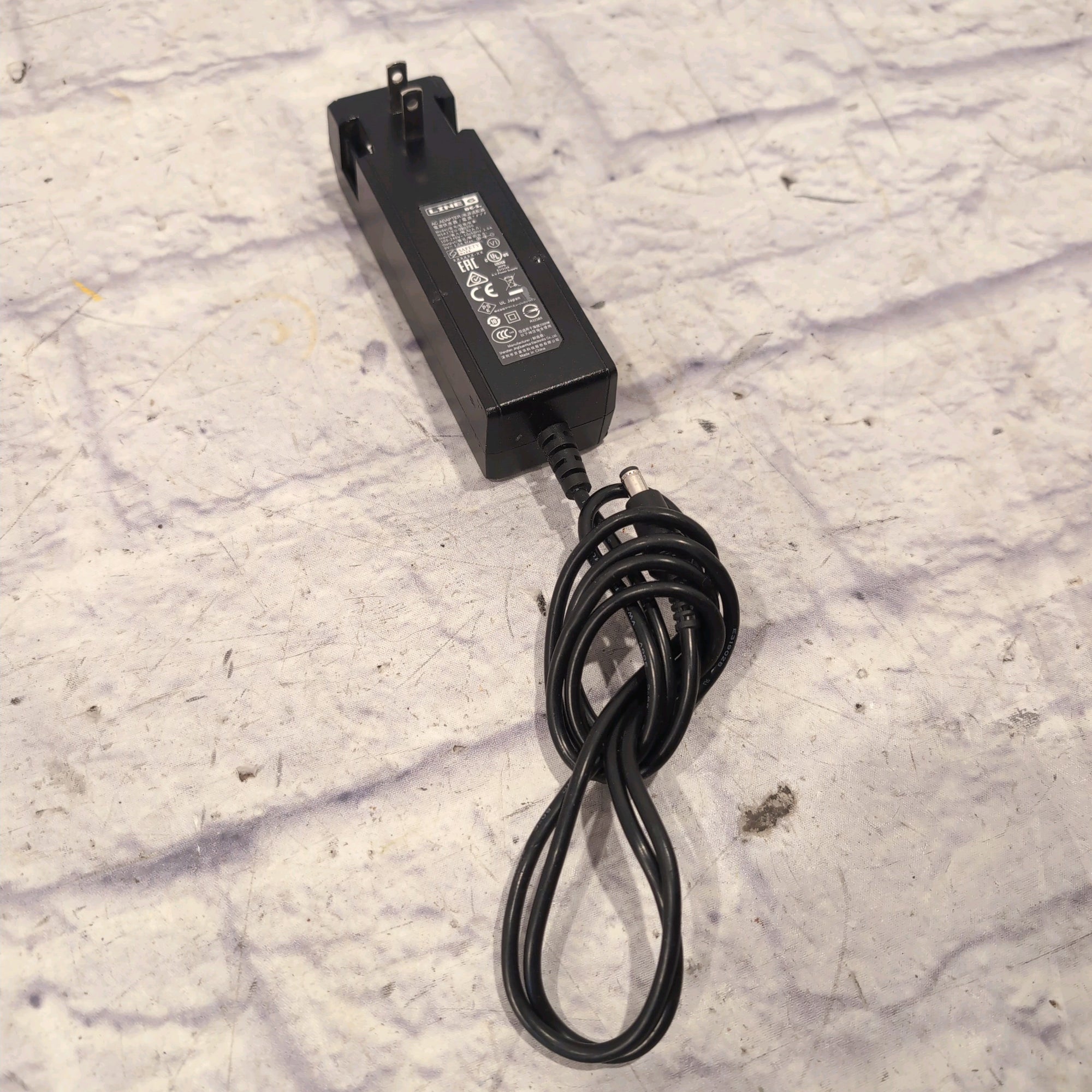 Line 6 DC-3 9V DC Center Negative 3A Power Supply AC Adapter