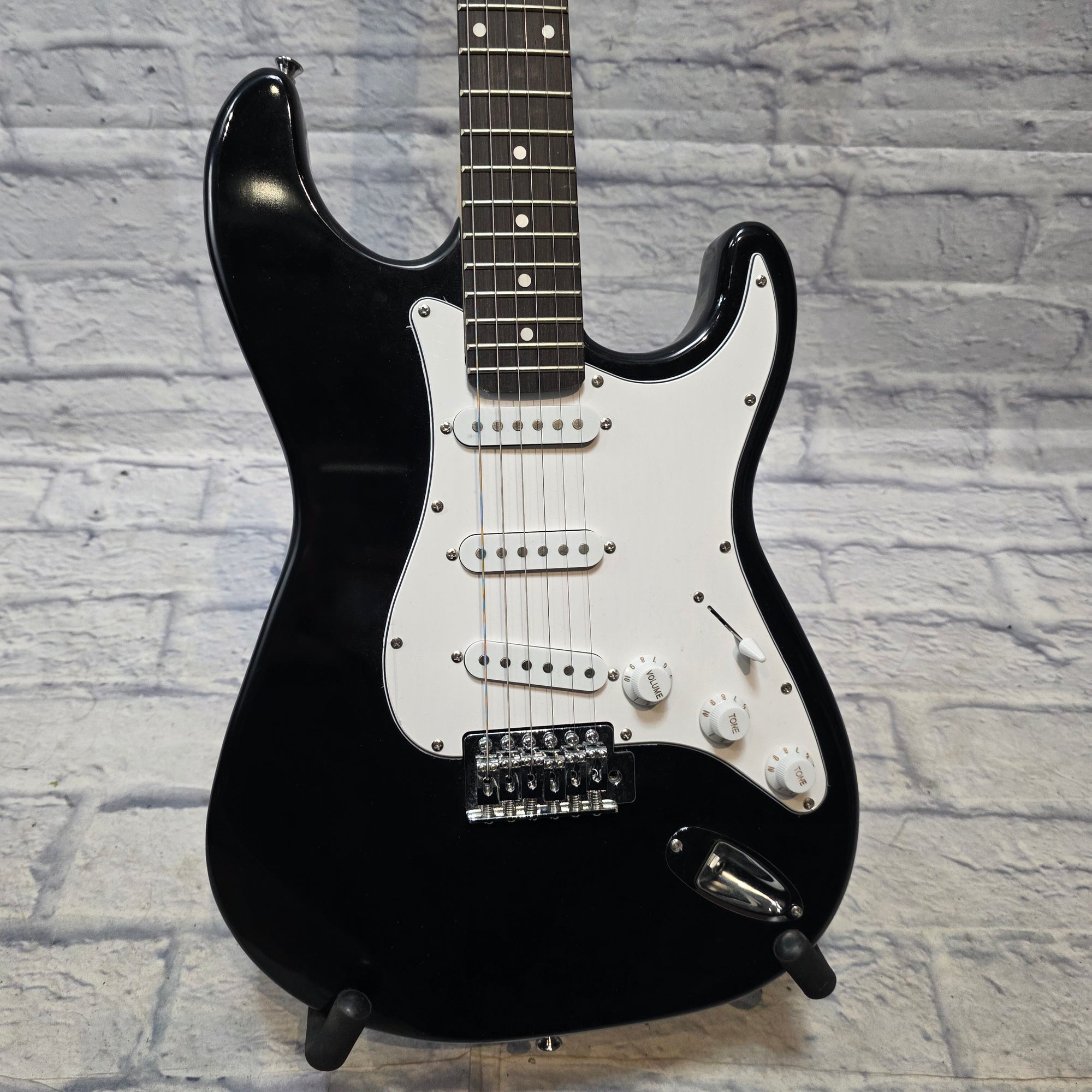 Ammoon Strat Style Electric Guitar w/ gig bag - Black