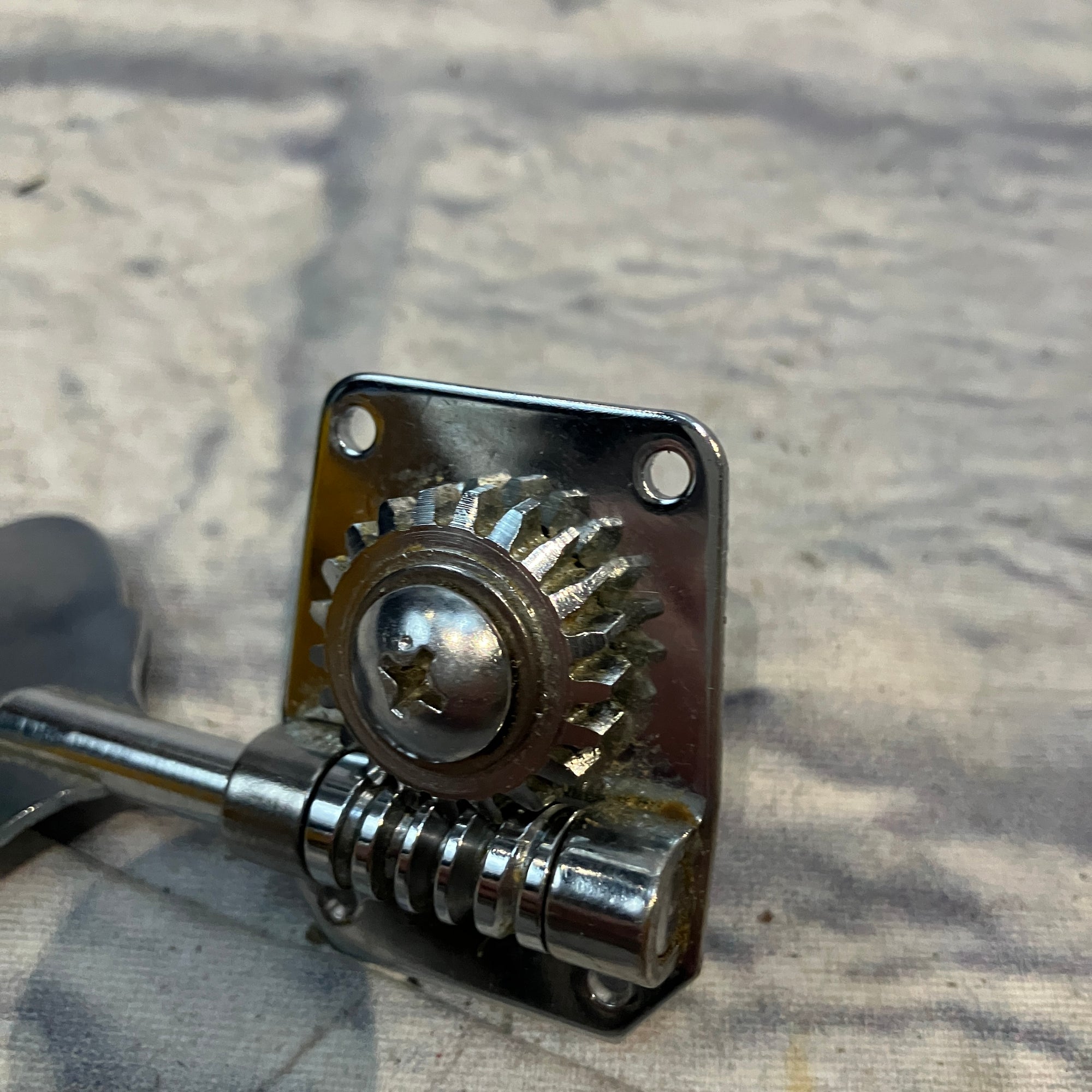 Ibanez Roadstar II Heart Bass Tuner