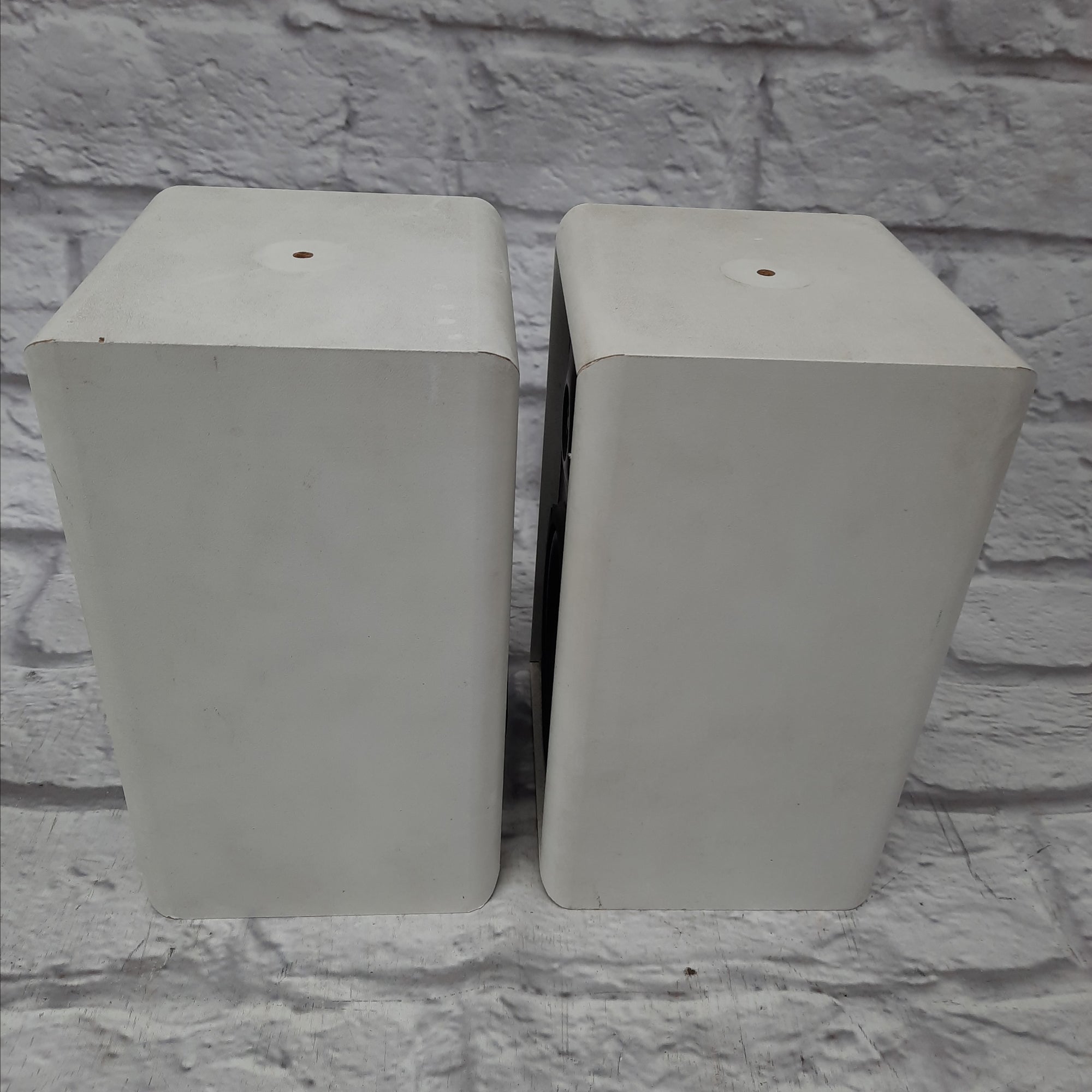 Unknown White Near Field Monitors (Pair)