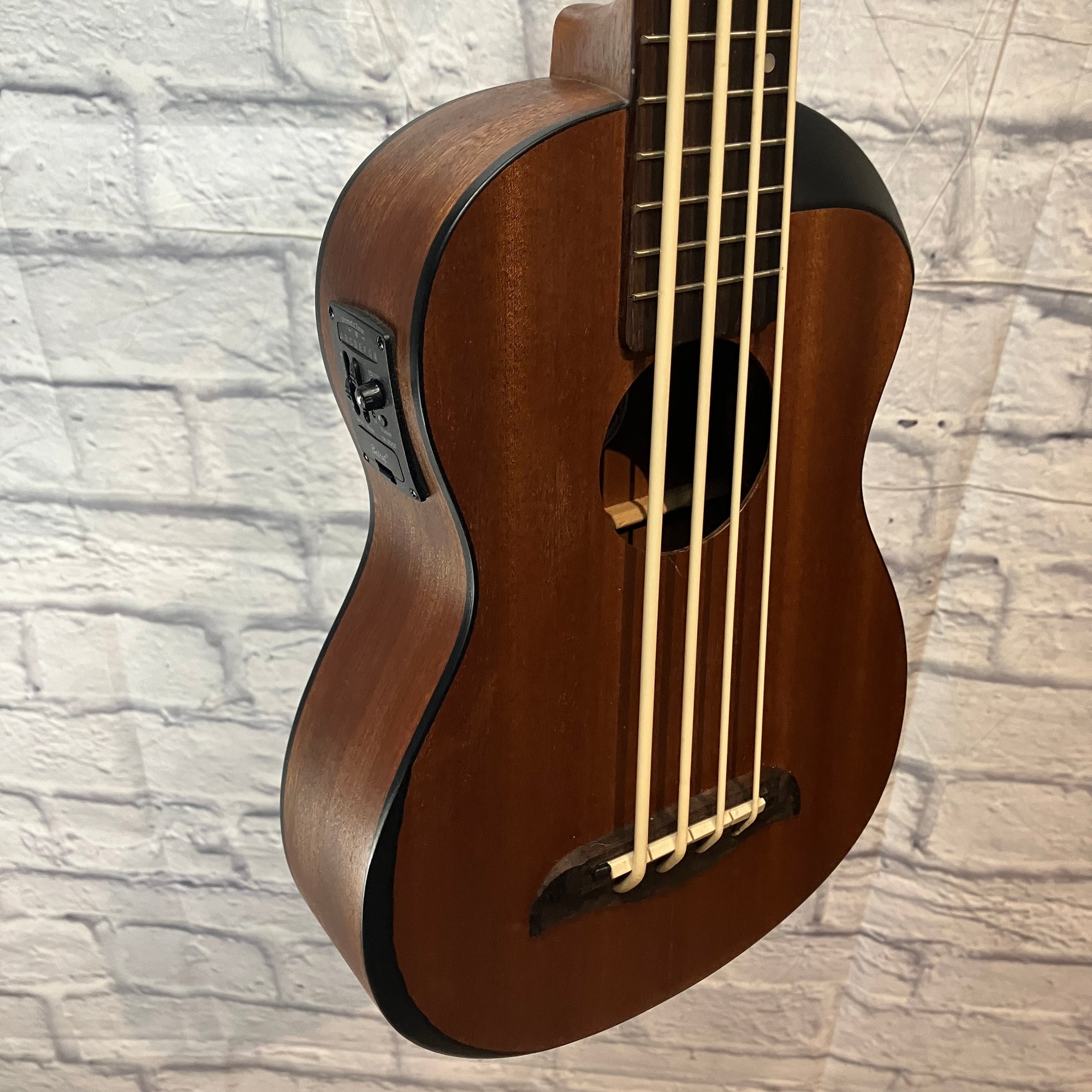 Oscar Schmidt OUB200K Bass Ukulele w/ bag
