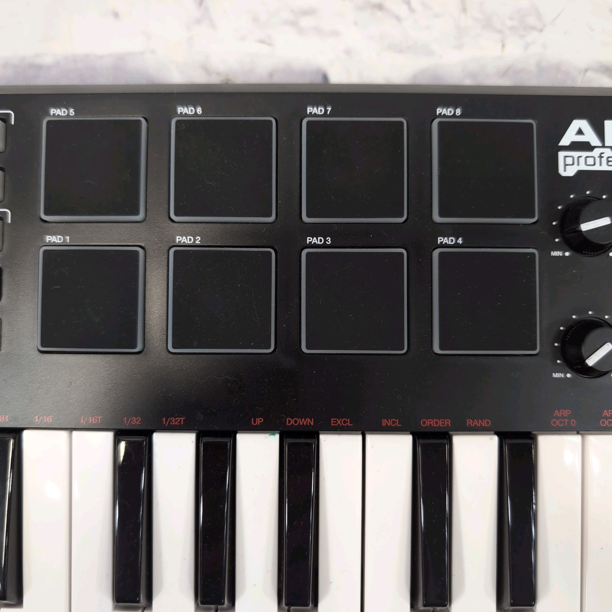 Akai MPK mini 黒 Akai Professional MPK Mini MK3 Black on Black Limited