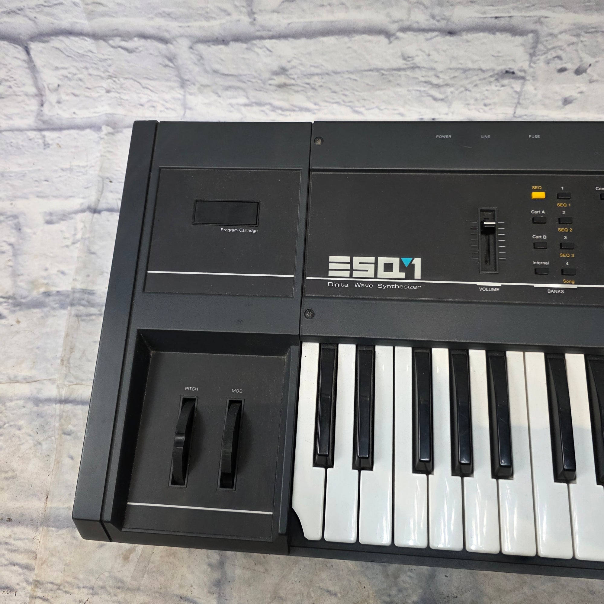 Ensoniq ESQ-1 Wave Synthesizer