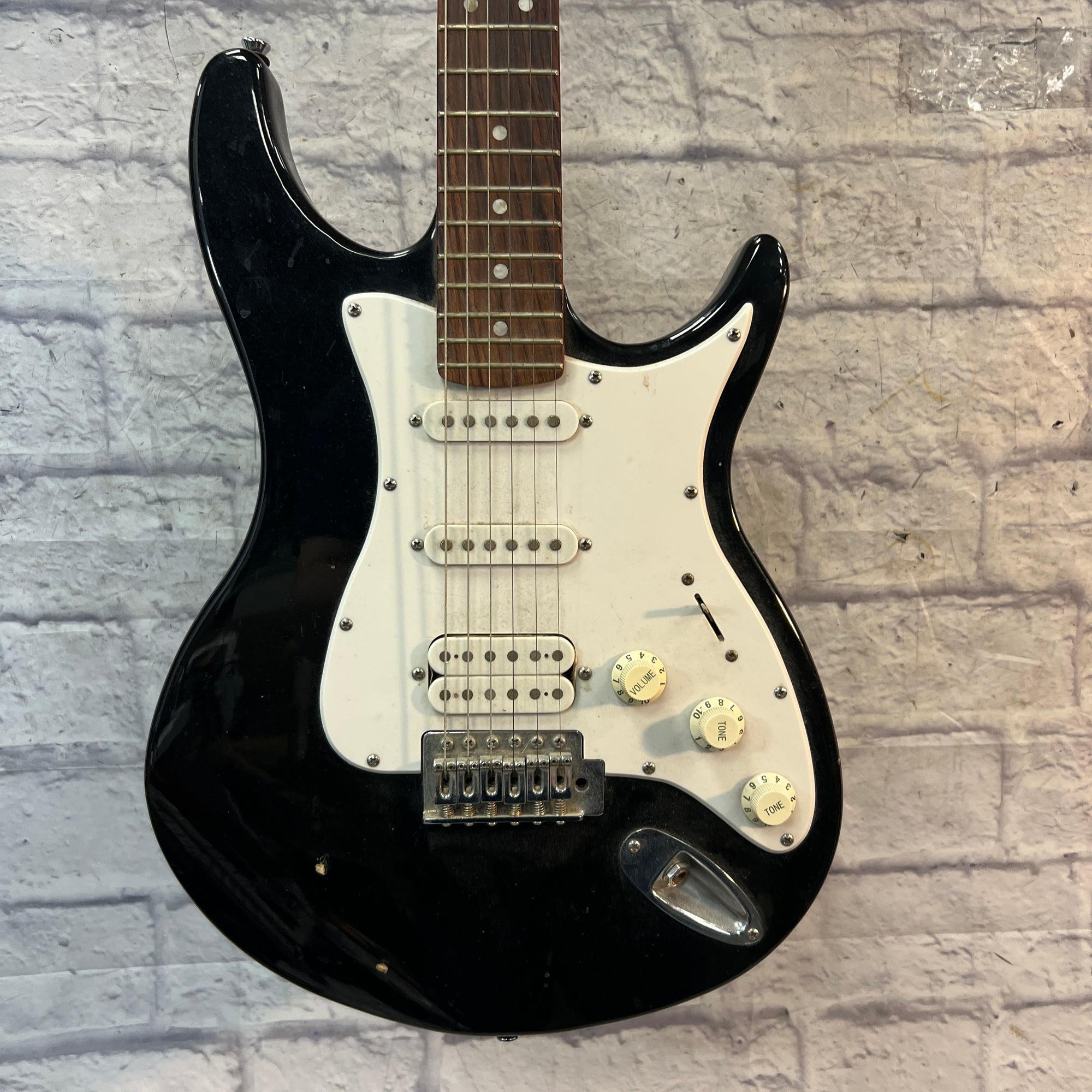 Behringer El Toro Strat Style Black