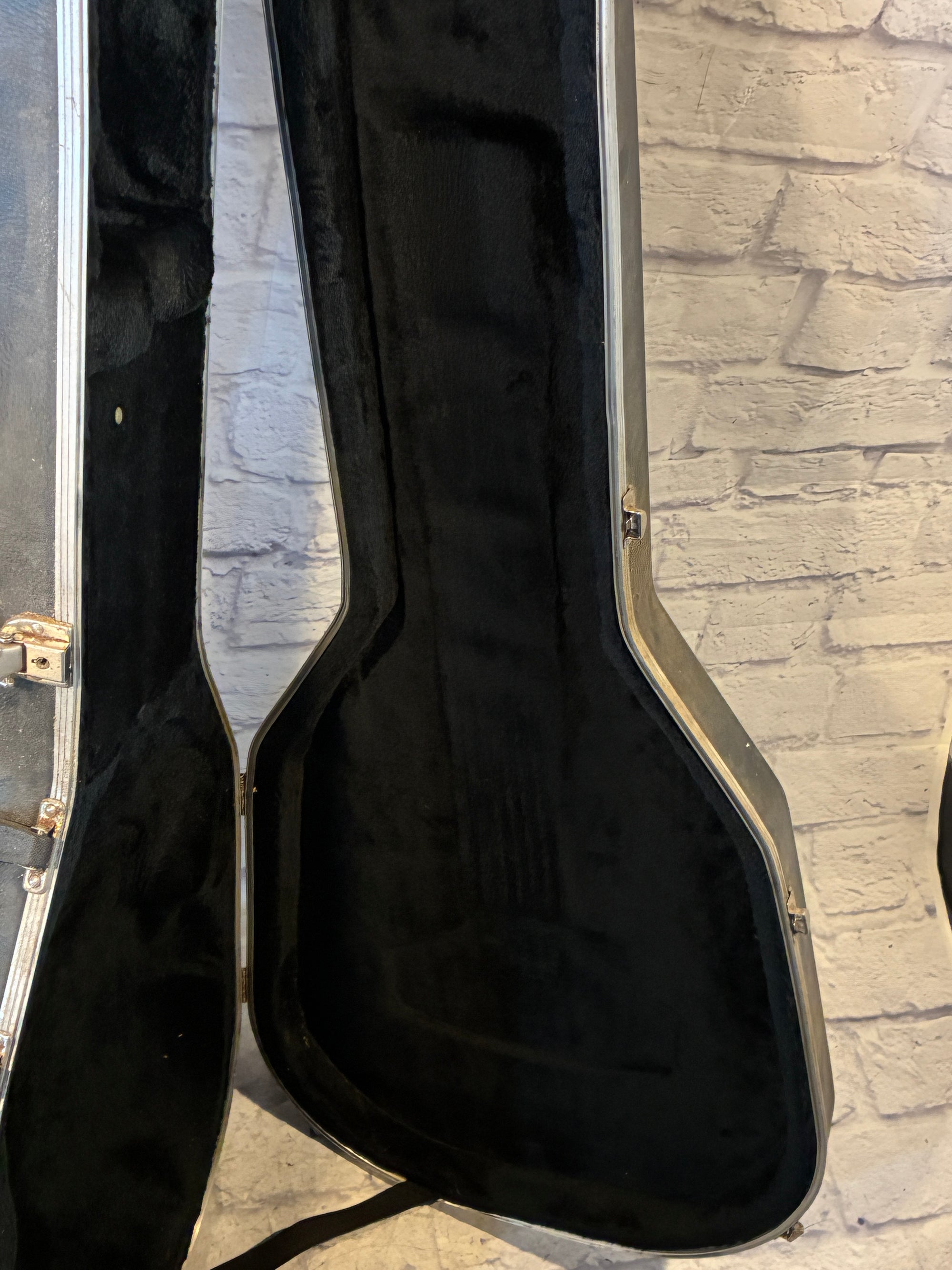 Ovation Shallow Bowl Back Acoustic Guitar Hard Case