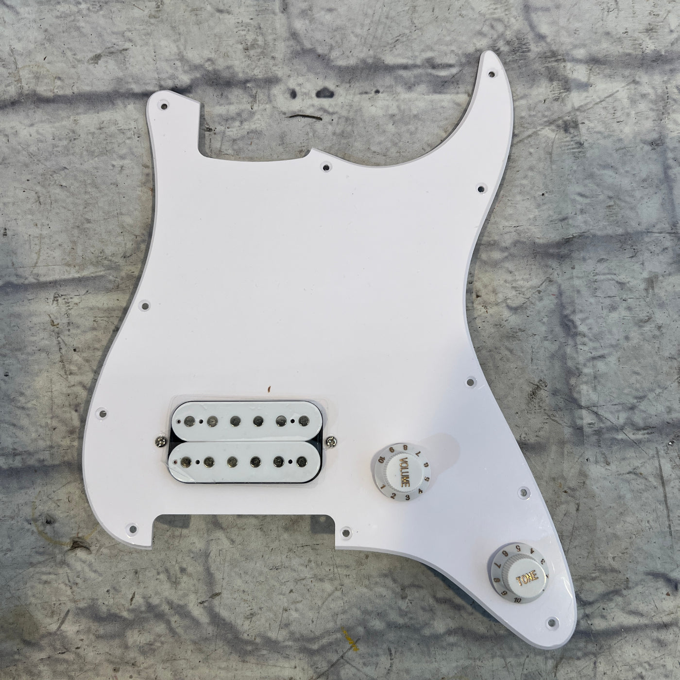 Unknown White Loaded Stratocaster Pickguard with Bridge Humbucker