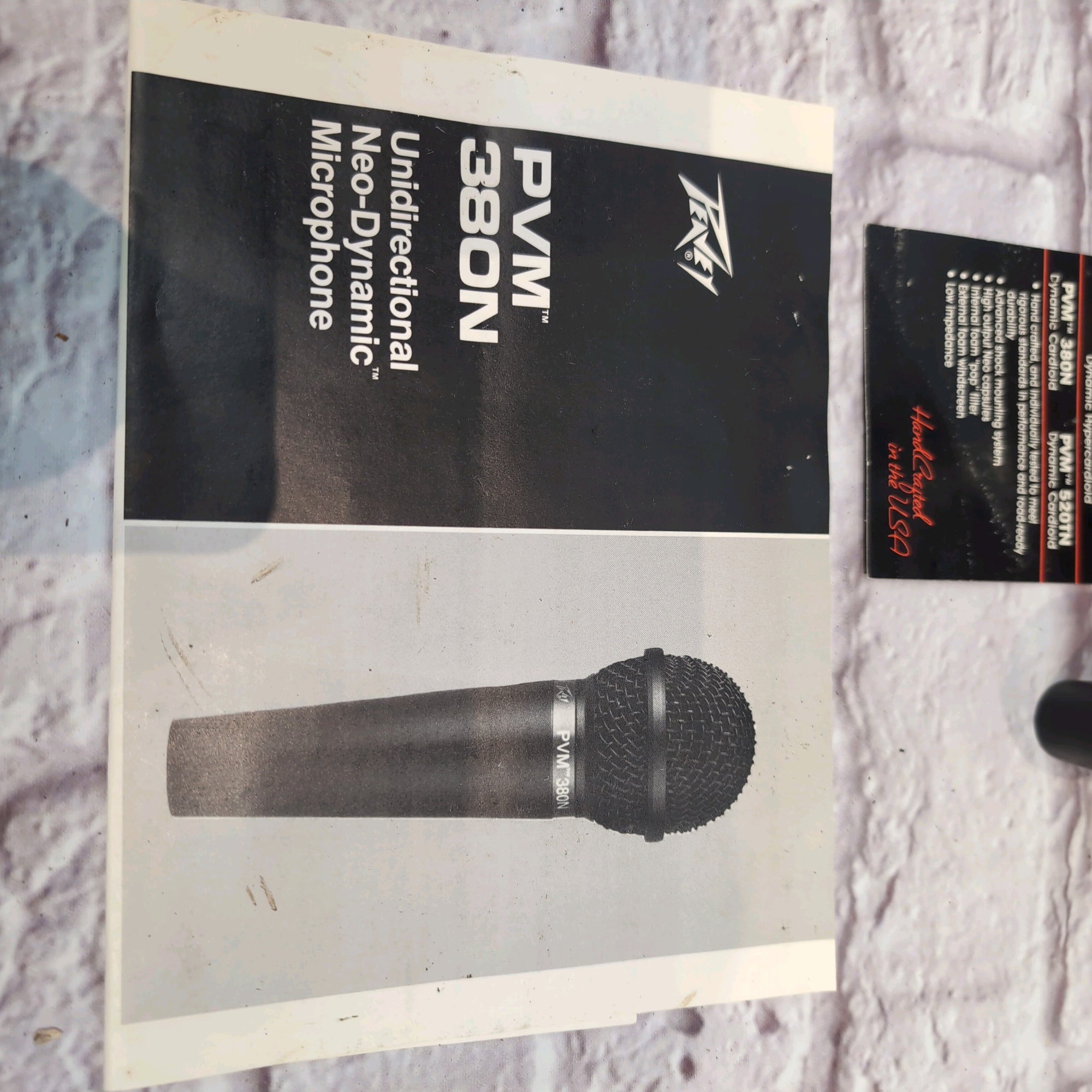Peavey PVM380 Cardioid Dynamic Vocal Mic w/ Case