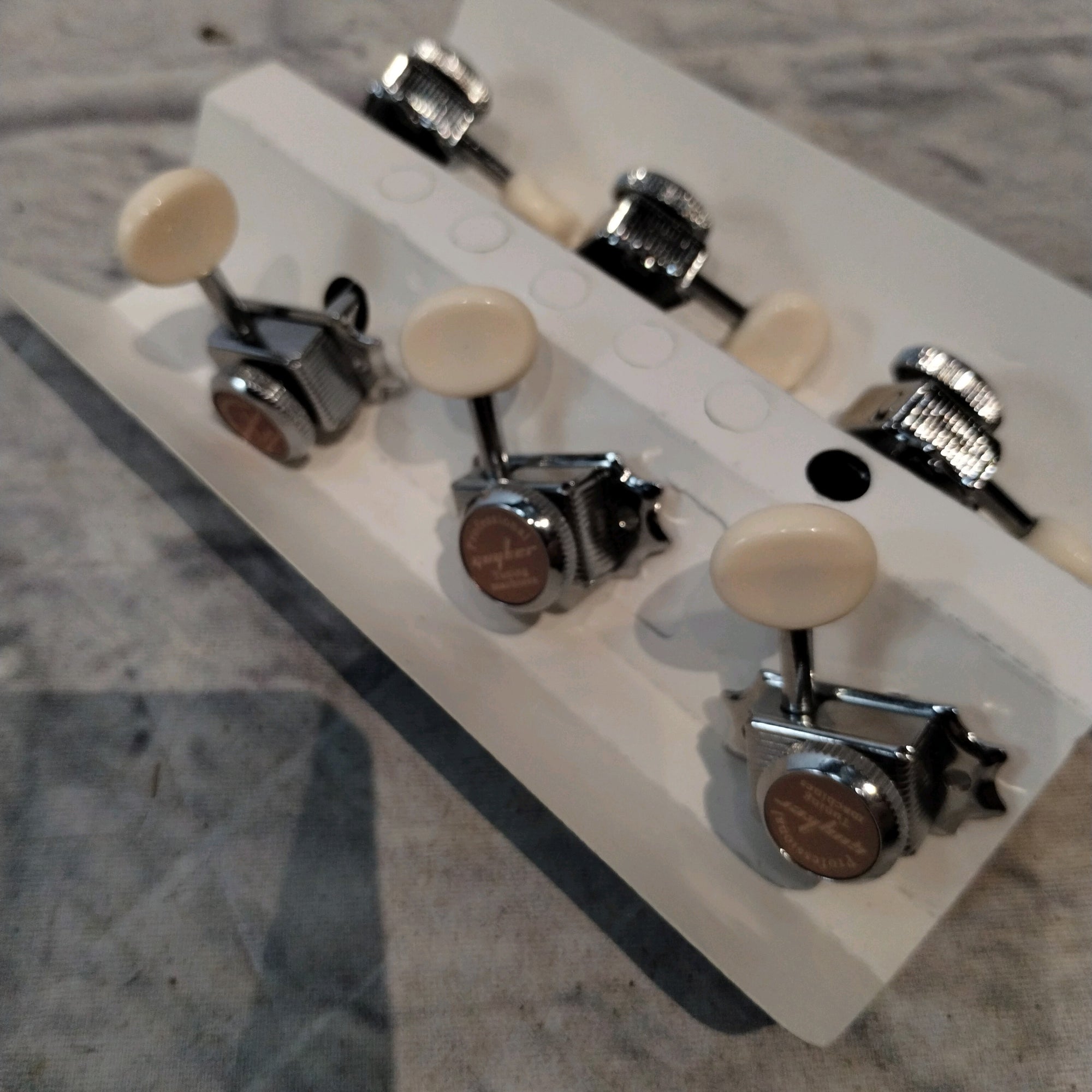 Guyker 3x3 White Button Locking Tuners