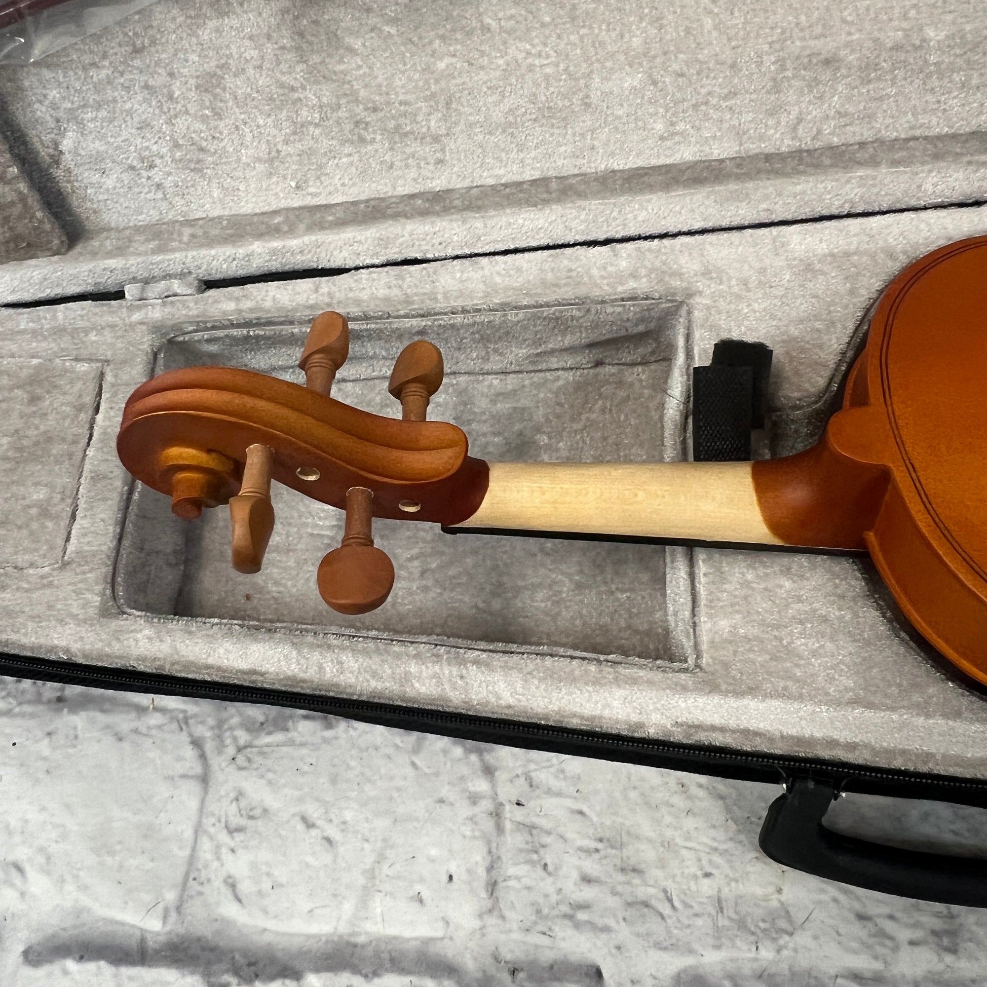 Student Level 4/4 Violin - w/ Rosin - Ready to Play!
