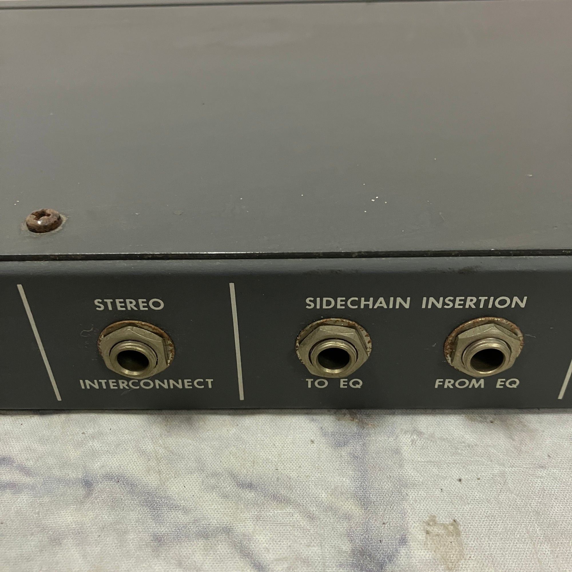 Symetrix CL-100 Rack Compressor