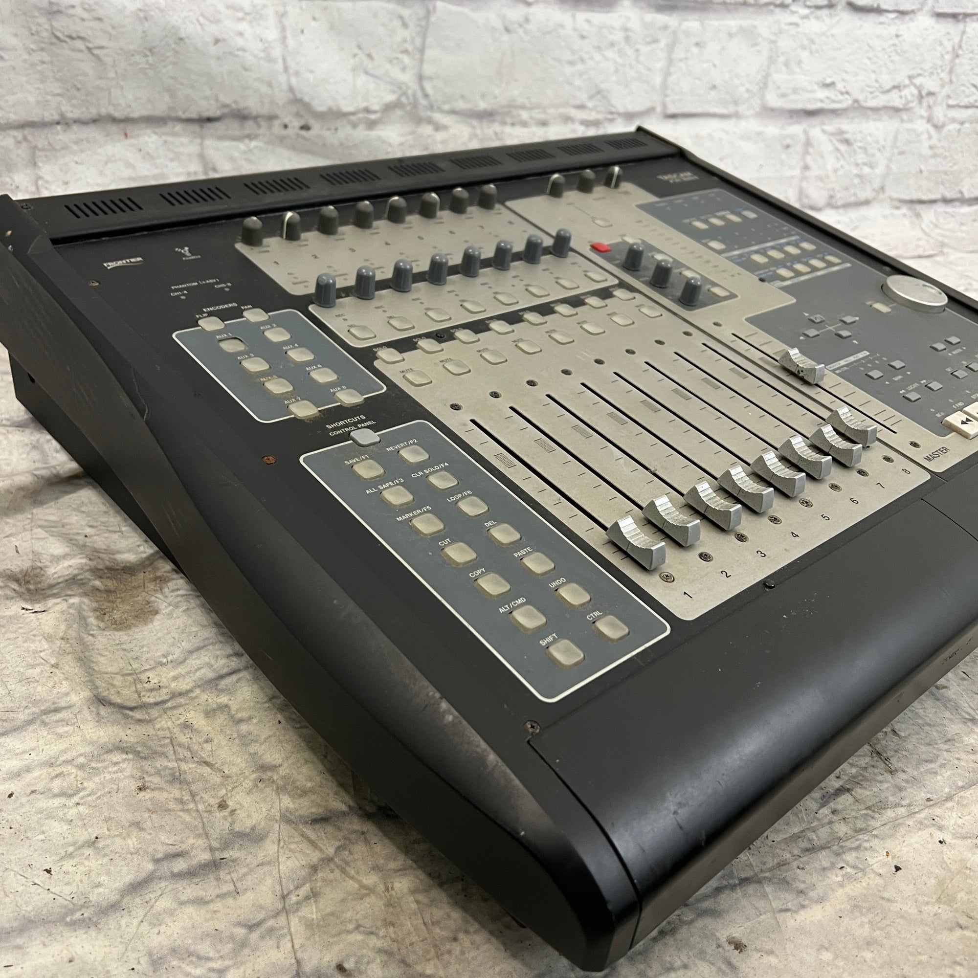 Tascam FW-1884 Mixer
