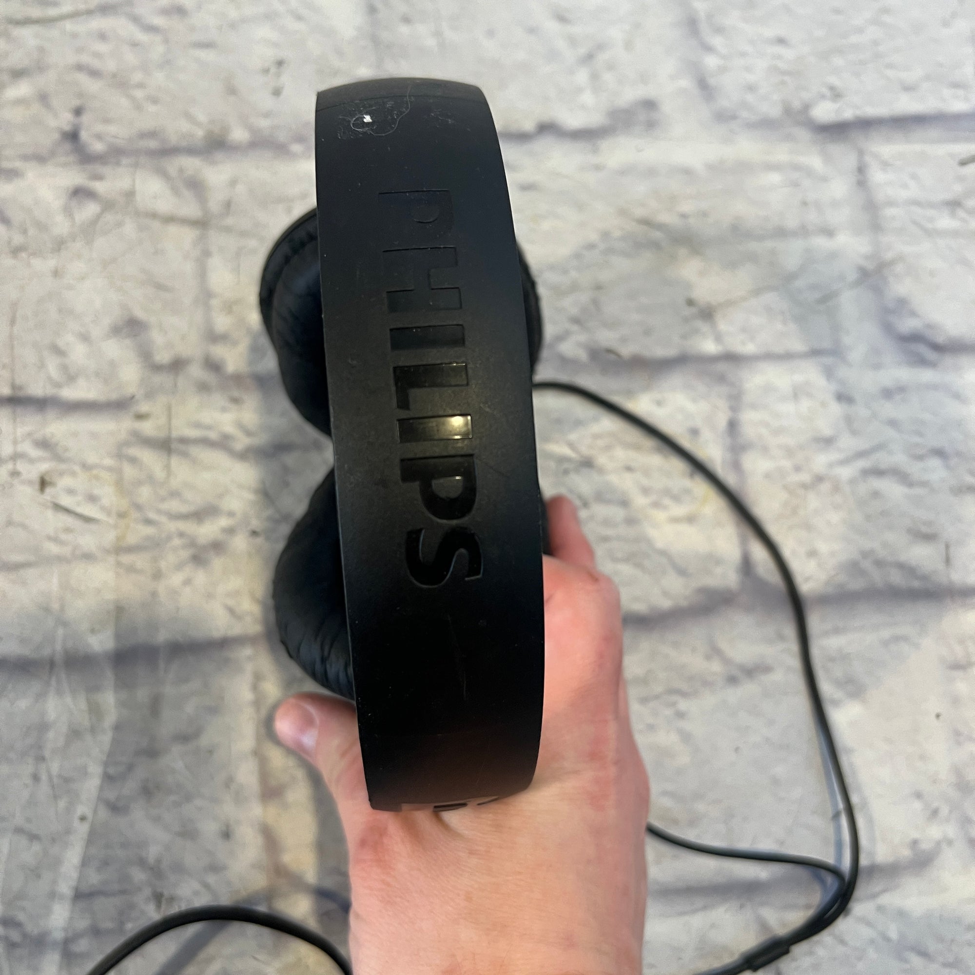 Philips Closed Back Stereo Headphones